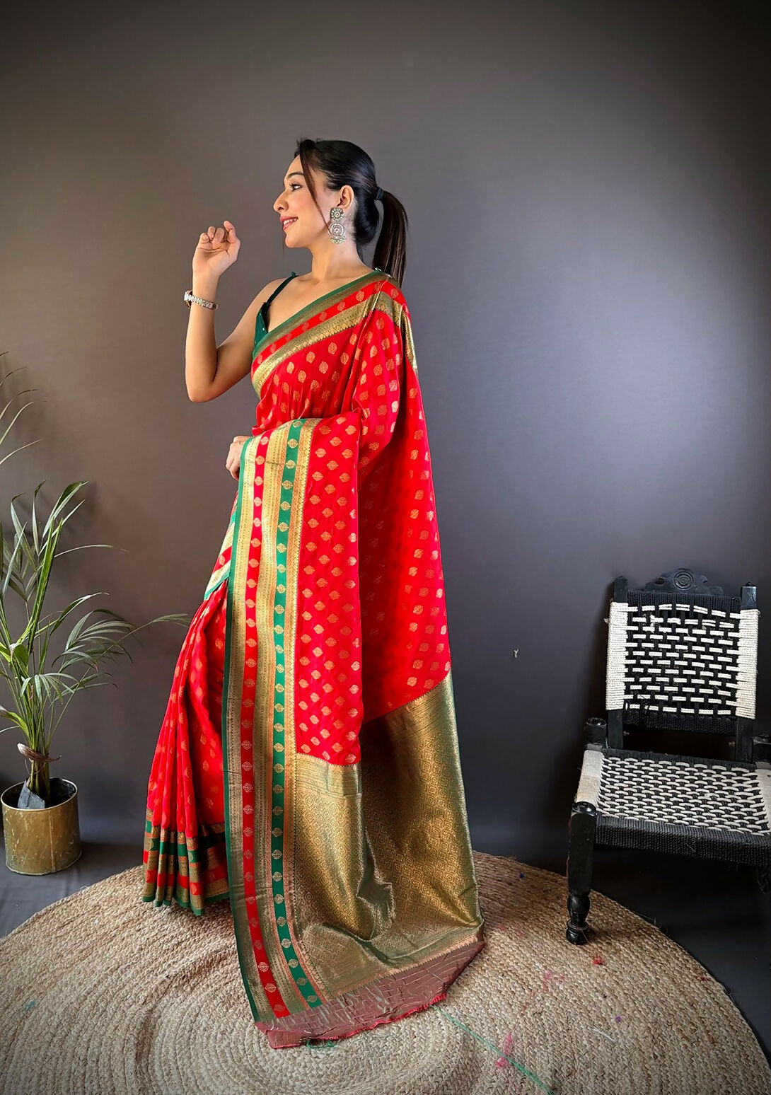 Joban Fashion Green Butti Banarasi Silk Sarees | Swadesiicart