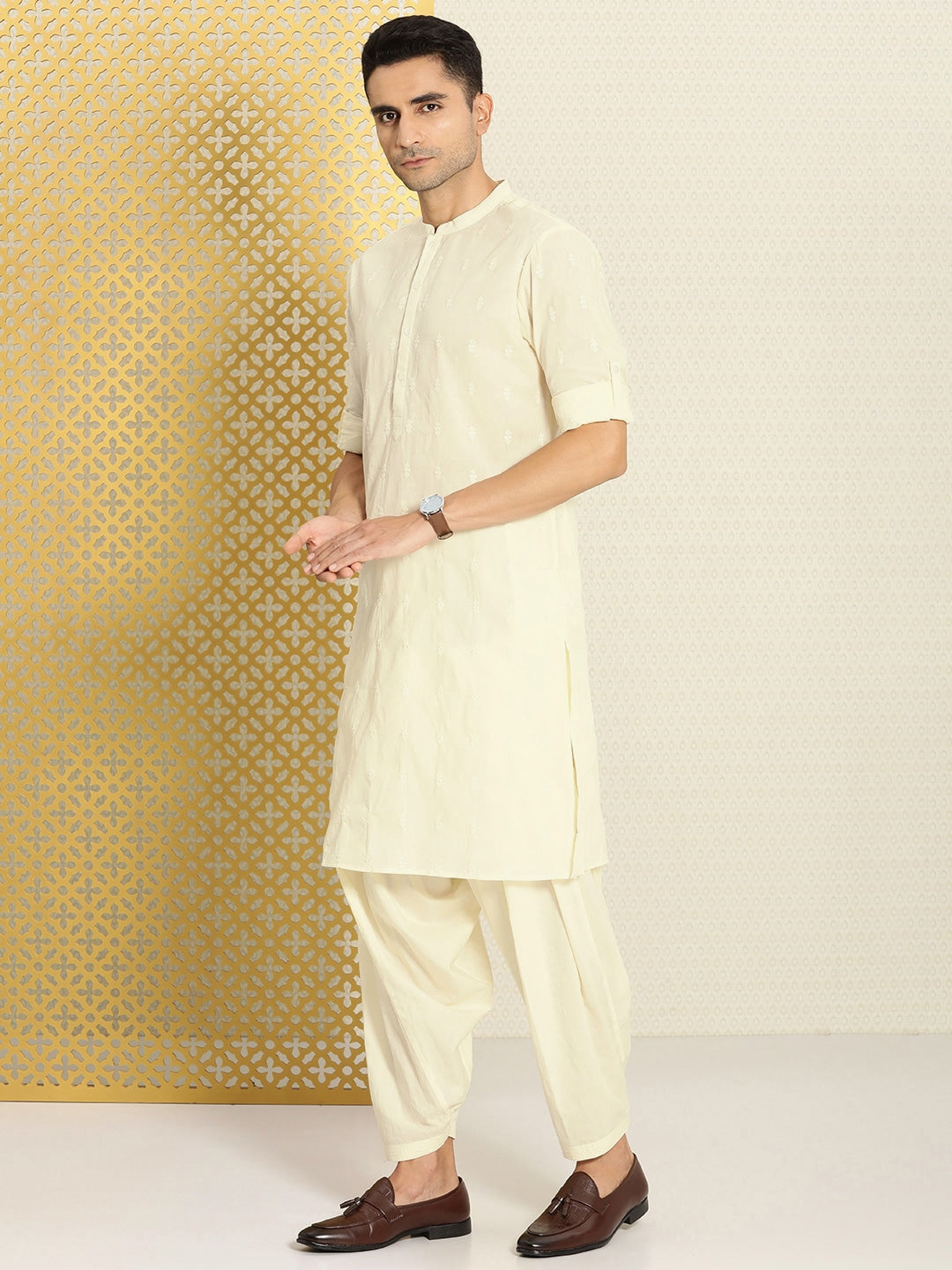 House of Pataudi Men Jashn Embroidered Regular Thread Work Pure Cotton Kurta with Patiala