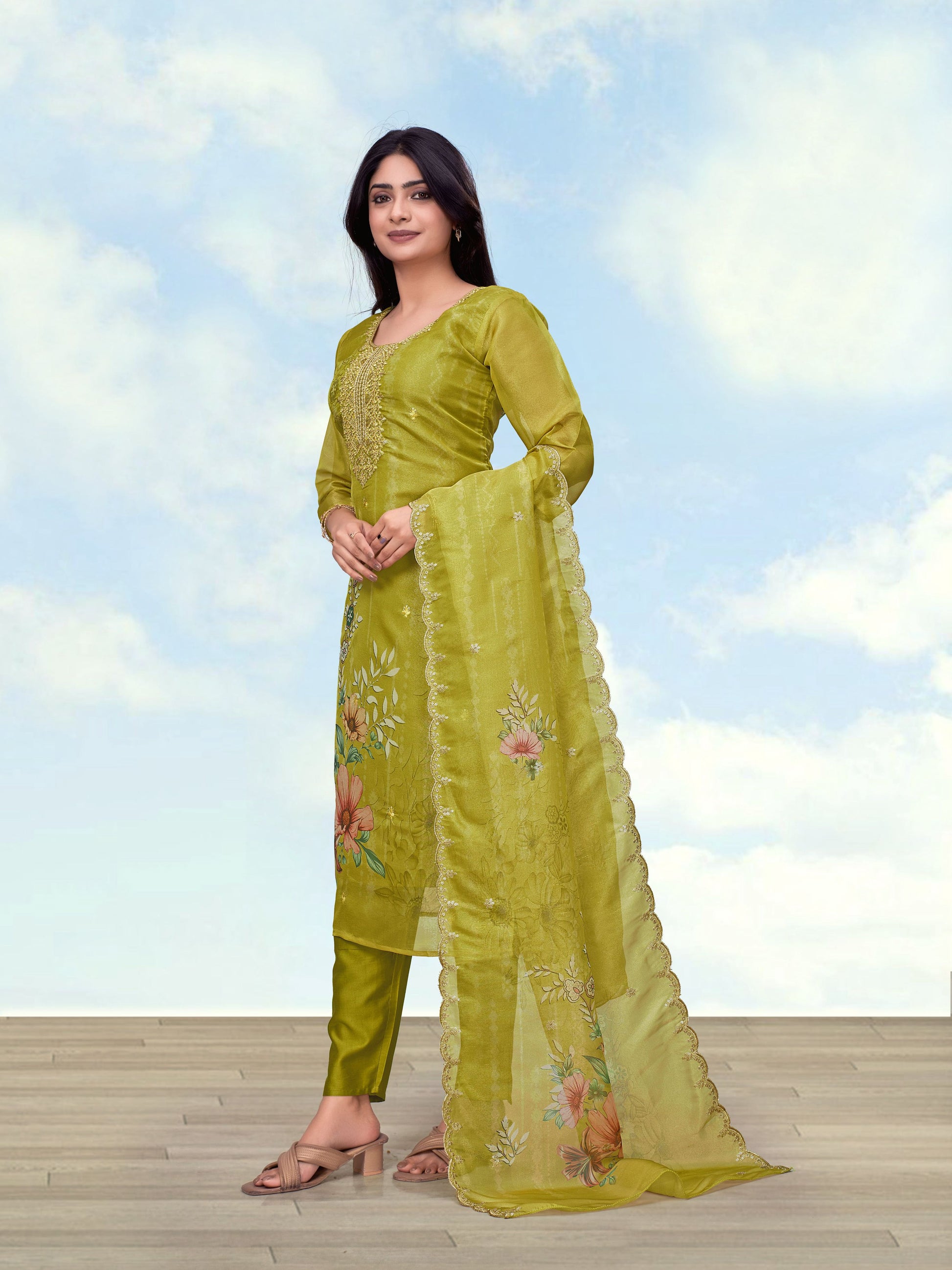 Monjolika Fashion Pear Simar Kurta Set With Floral Print