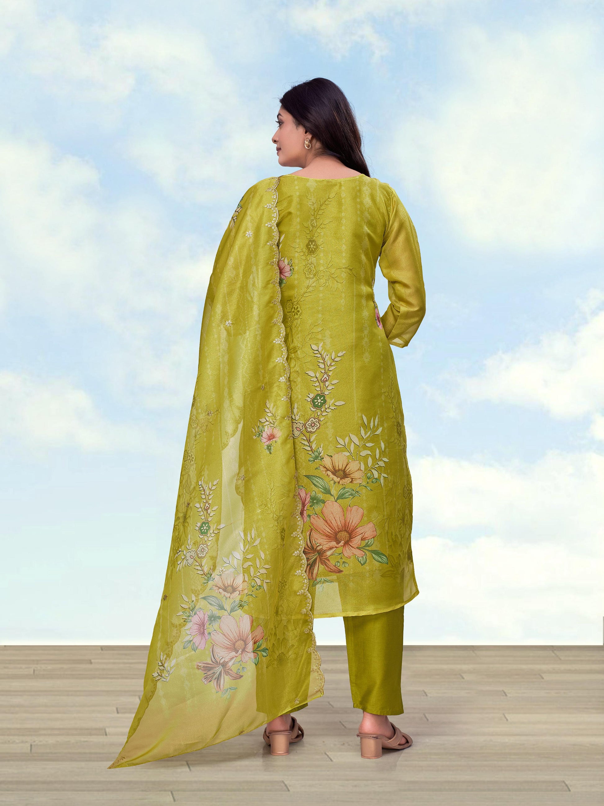 Monjolika Fashion Pear Simar Kurta Set With Floral Print