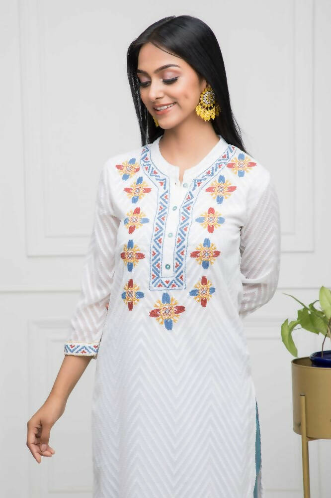 Myshka Women Solid Georgette Straight V-Neck White Kurtas