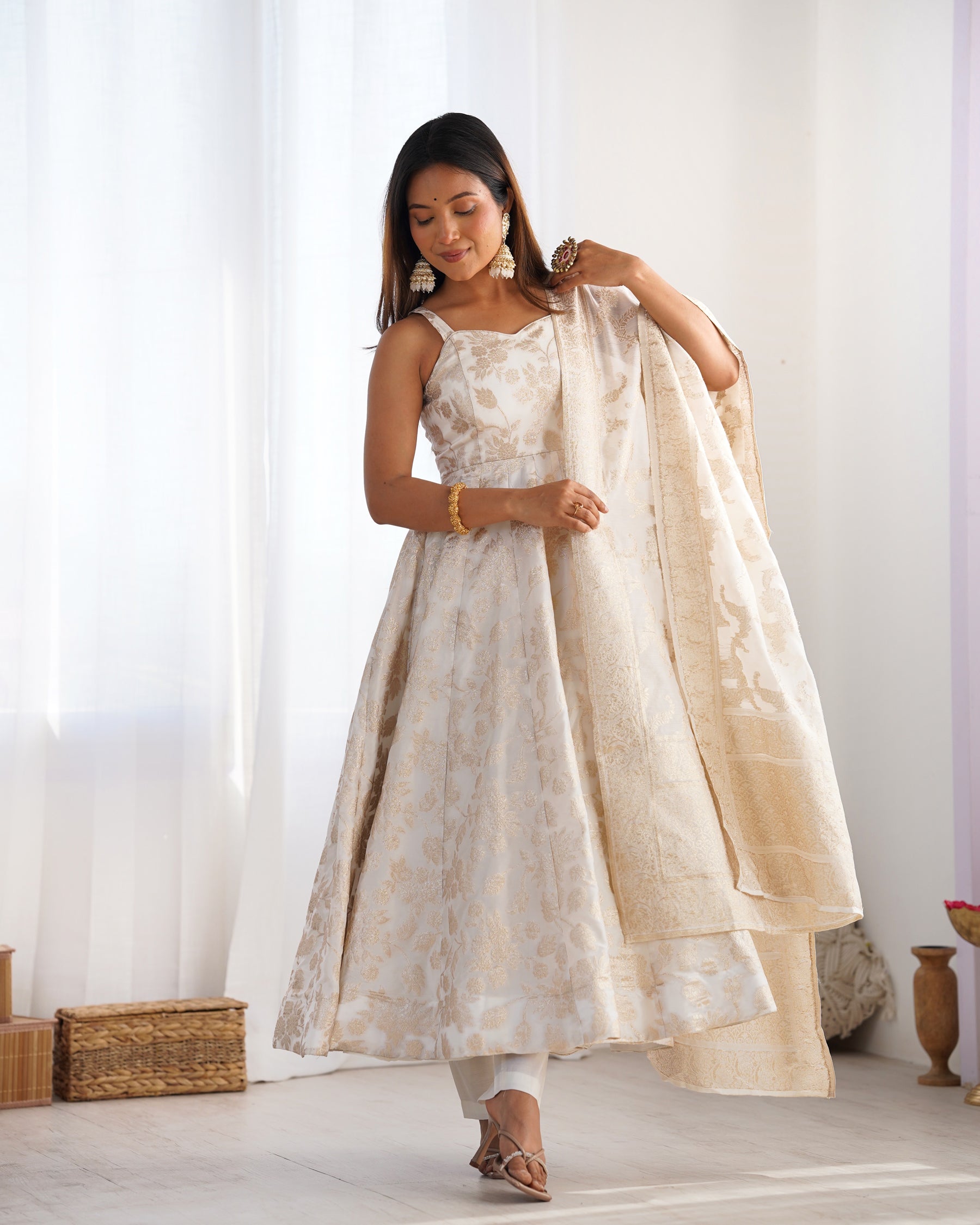 Lorenvalley Fashion White Banarasi Jacquard Dola Silk Fancy Backless Dori Pattern Anarkali Gown Pant With Dupatta