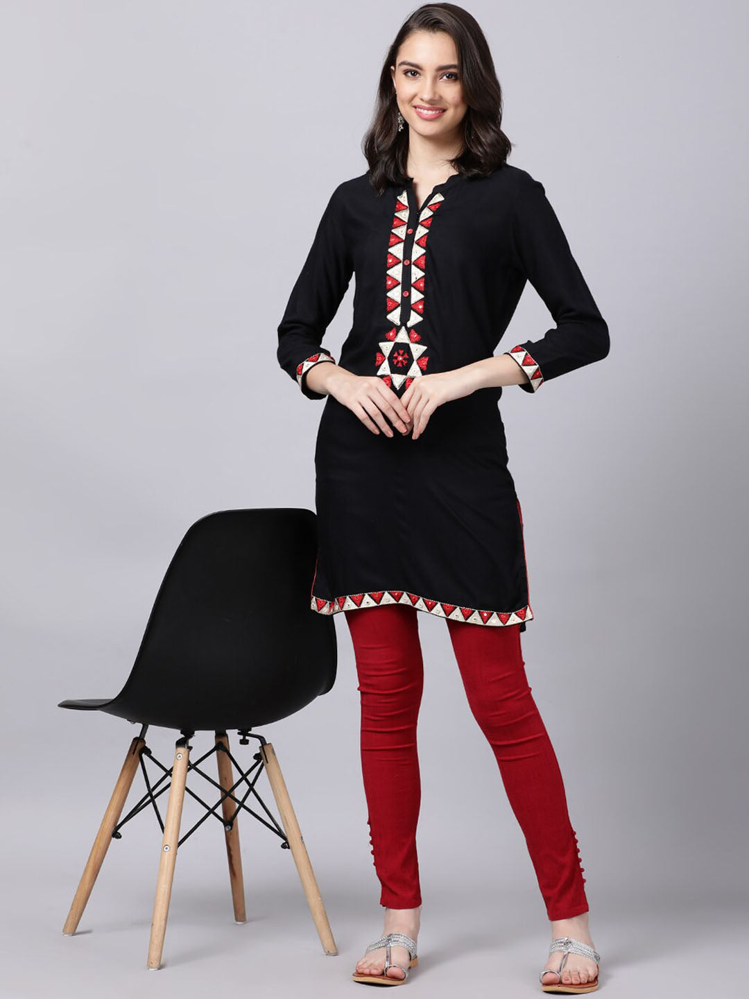 Souchii Women Black Geometric Embroidered Grandeur & Majestic Artwork Kurta 