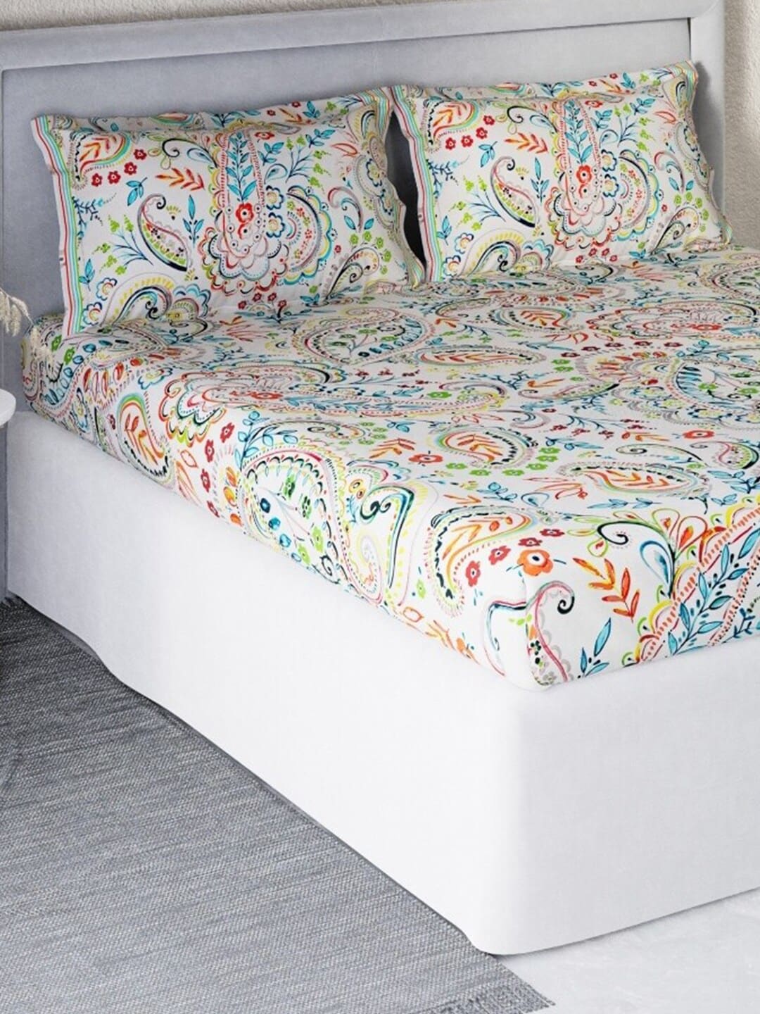DDecor White & Turquoise Blue Motifs 140 TC Cotton Queen Bedsheet with 2 Pillow Covers 