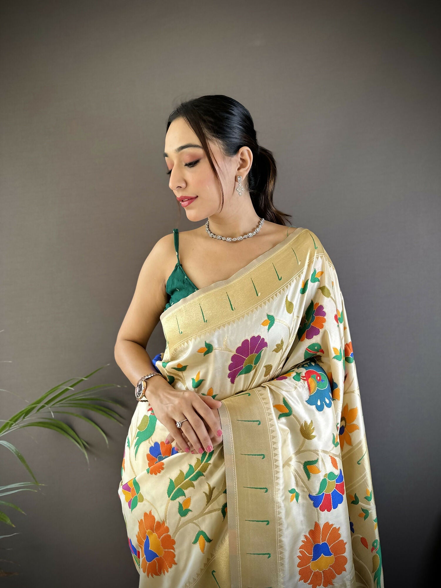Joban Fashion Off-White  Zari Woven Floral Motifs Soft Silk Paithani Silk Saree