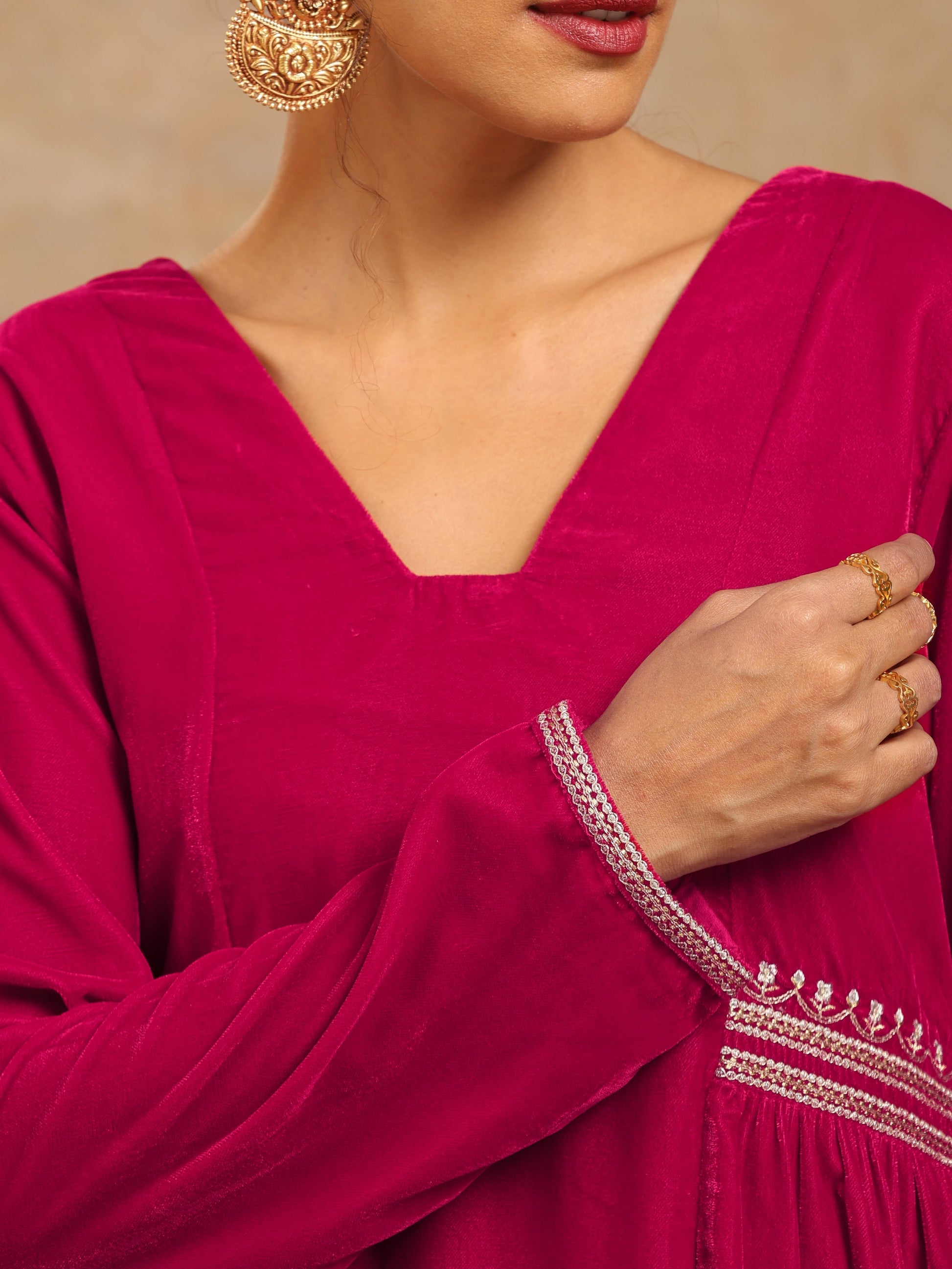 trueBrowns Rani Pink Velvet Embroidered Kurta 