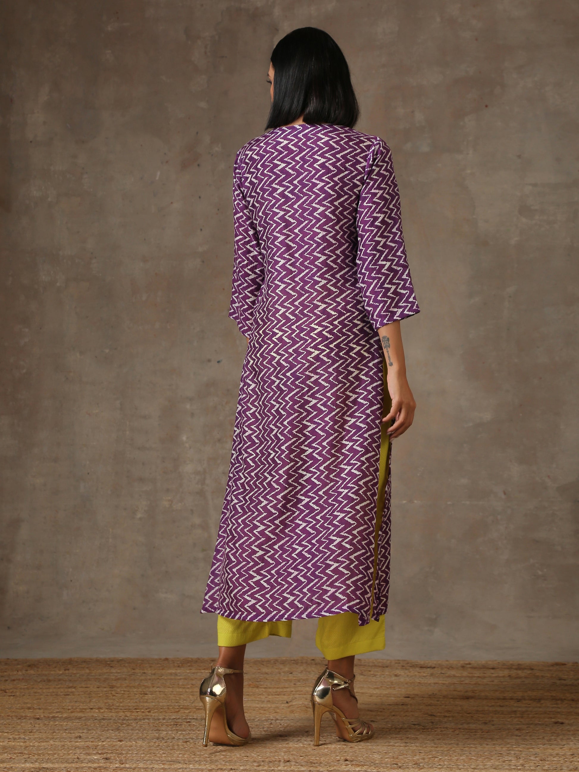 trueBrowns Purple White Lehariya Printed Silk kurta Pant Set 