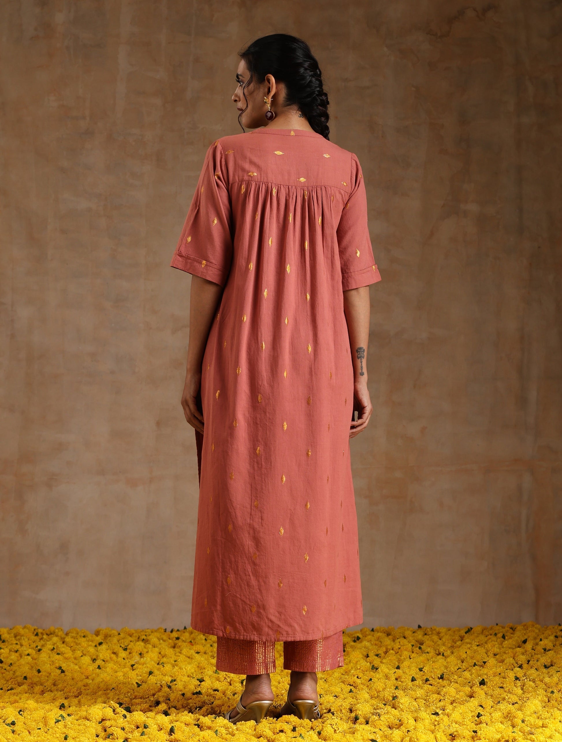 trueBrowns Blush Gold Cotton Relaxed High-Low Kurta Set 