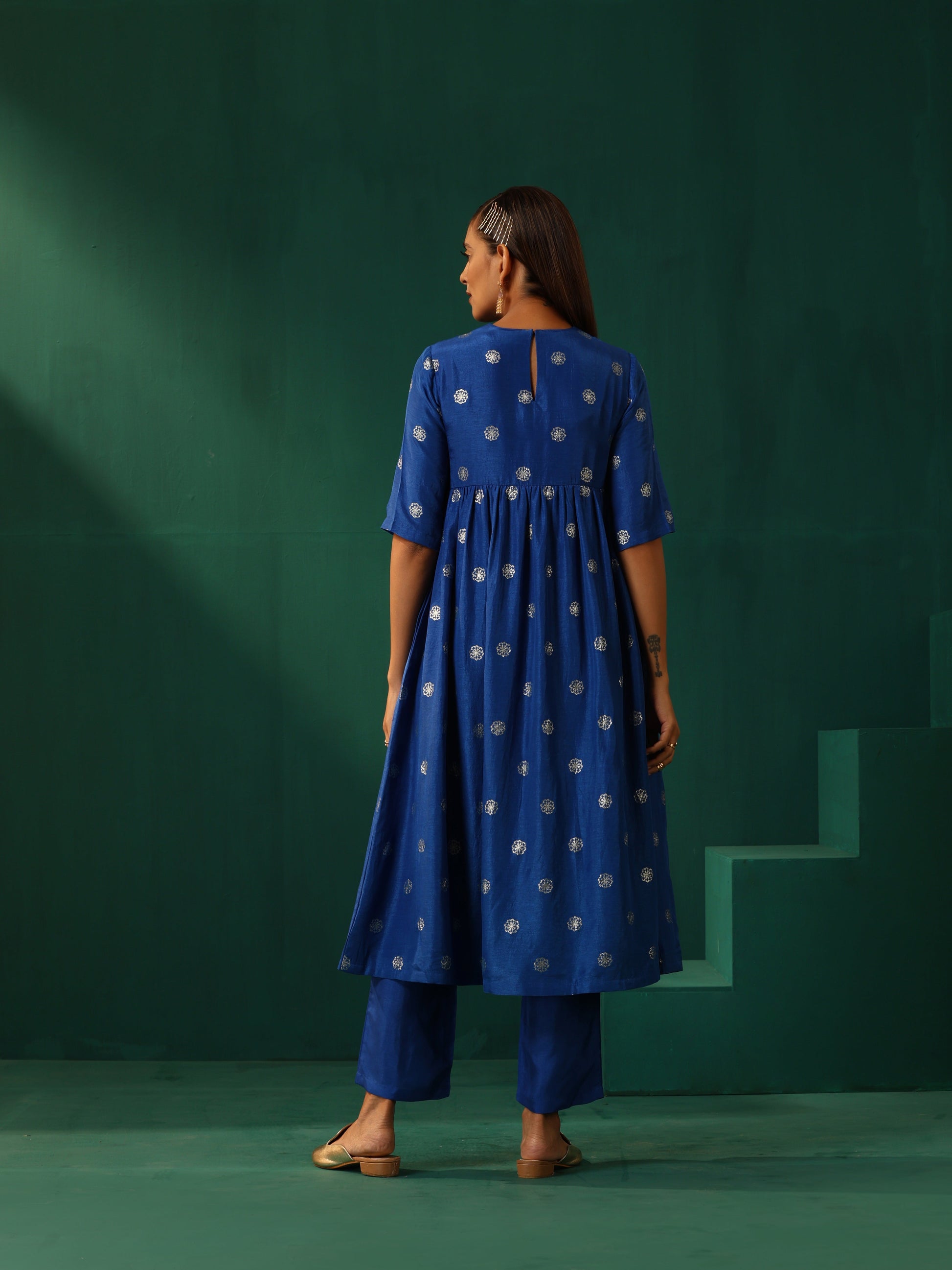 trueBrowns Royal Blue Geometric Floral Viscose Silk Side Gathered Kurta Pant Set 