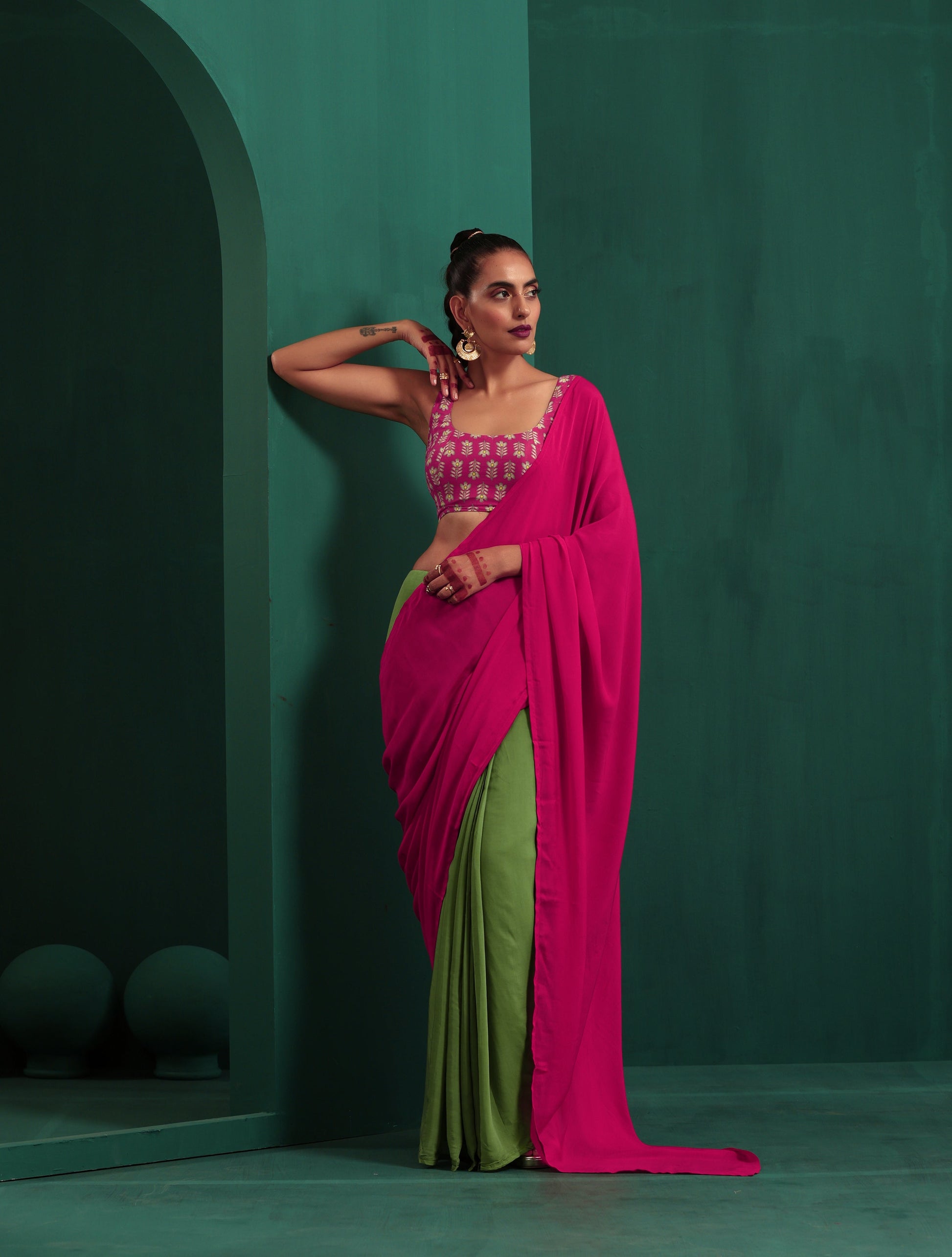 trueBrowns Pink Muslin Silk Leaf Printed Scoop Neck Sleeveless Blouse | Swadesiicart