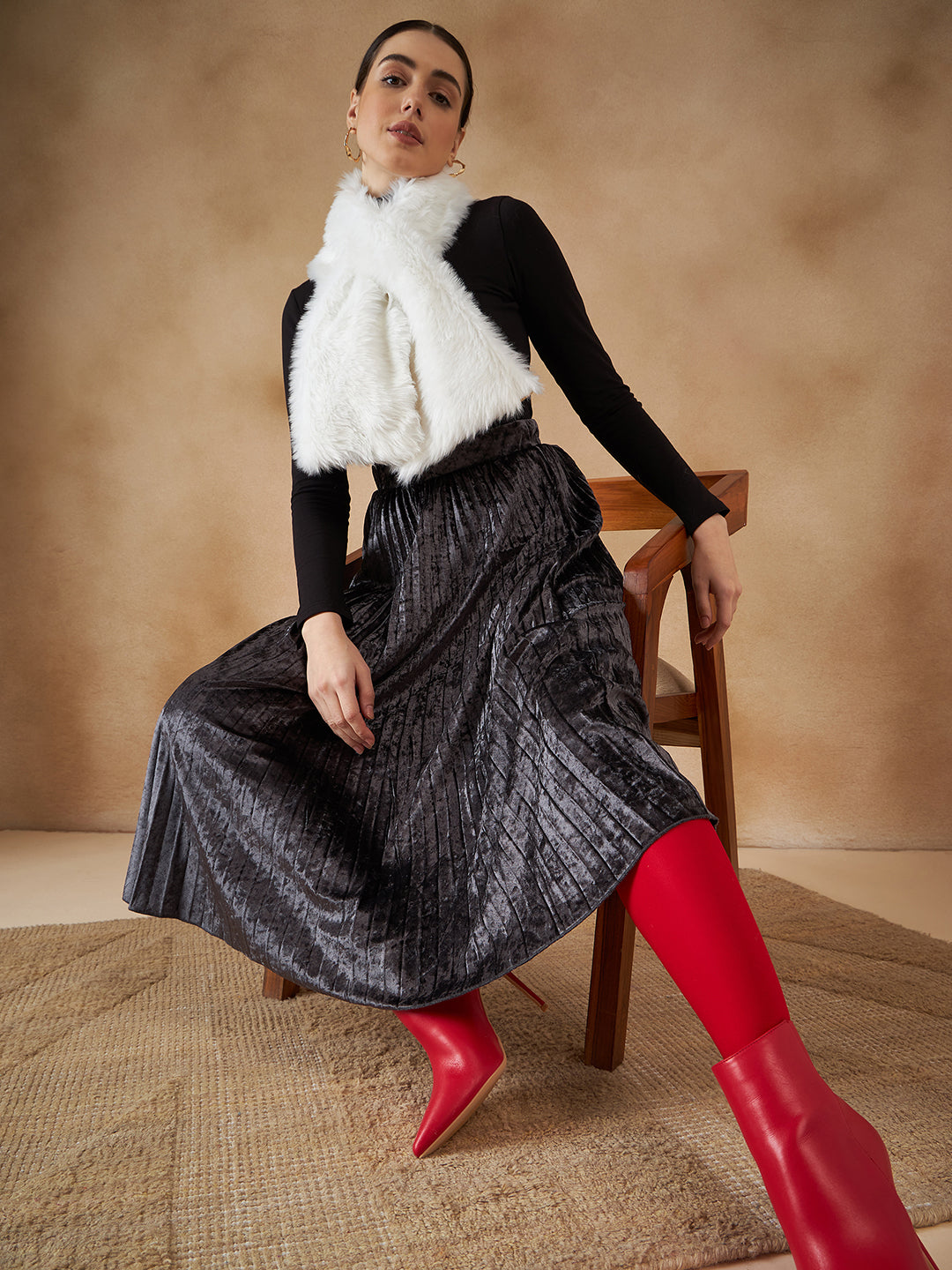InWeave Women's Pure White Faux Fur Neck Warmer 