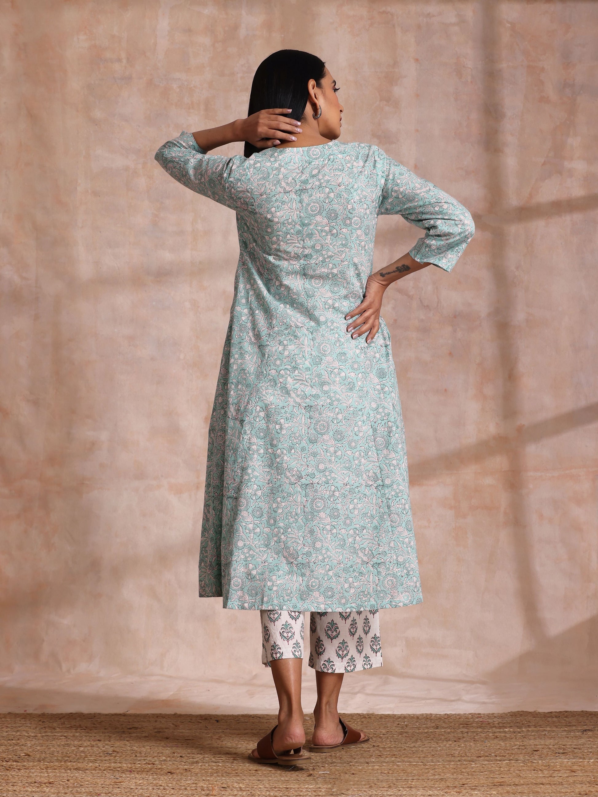 trueBrowns Tiffany Blue Floral Block Print Cotton Front Neck Gathered Kurta Pant Set 