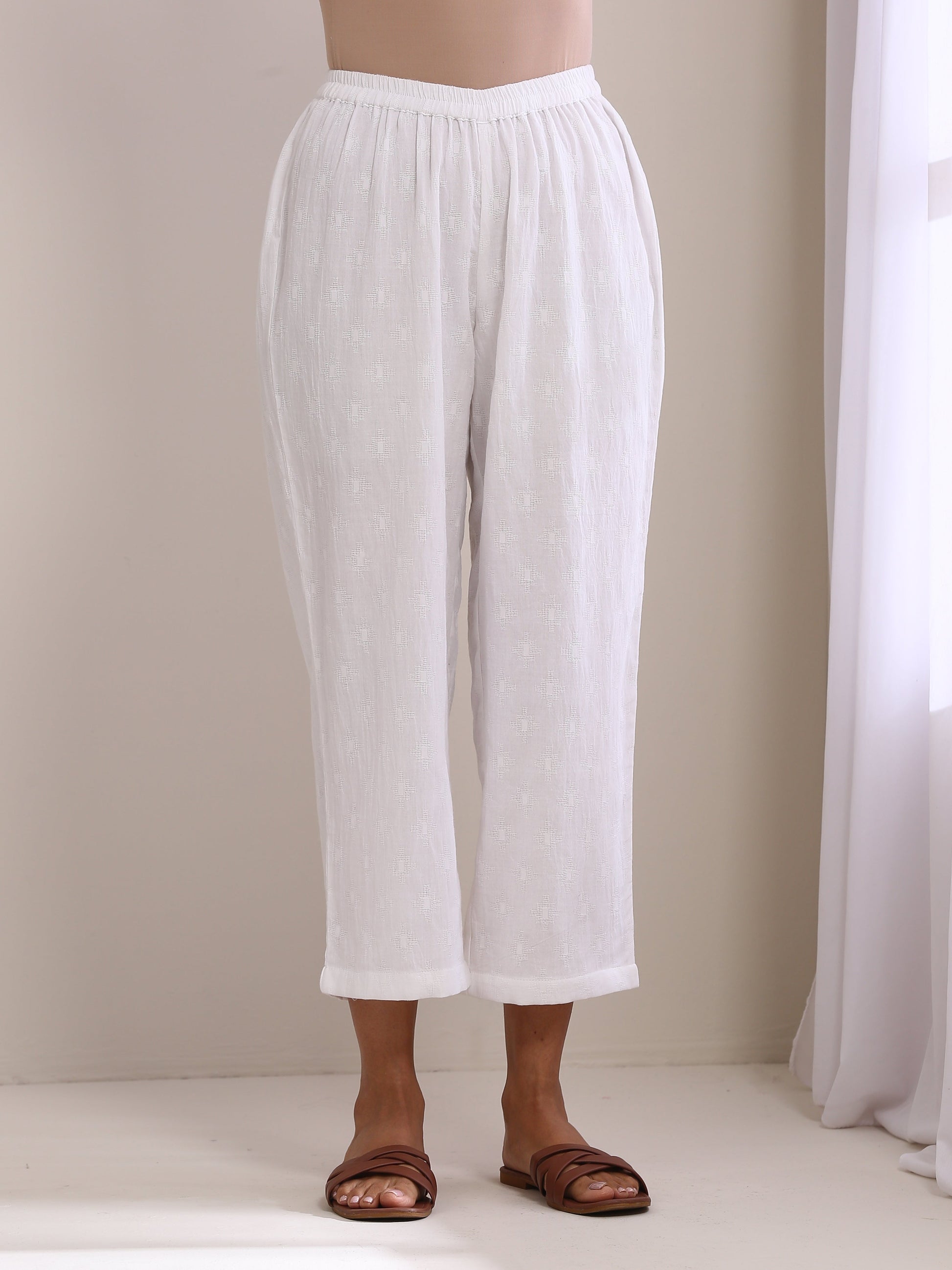 trueBrowns White Dobby High Slit Gathered Kurta Set 