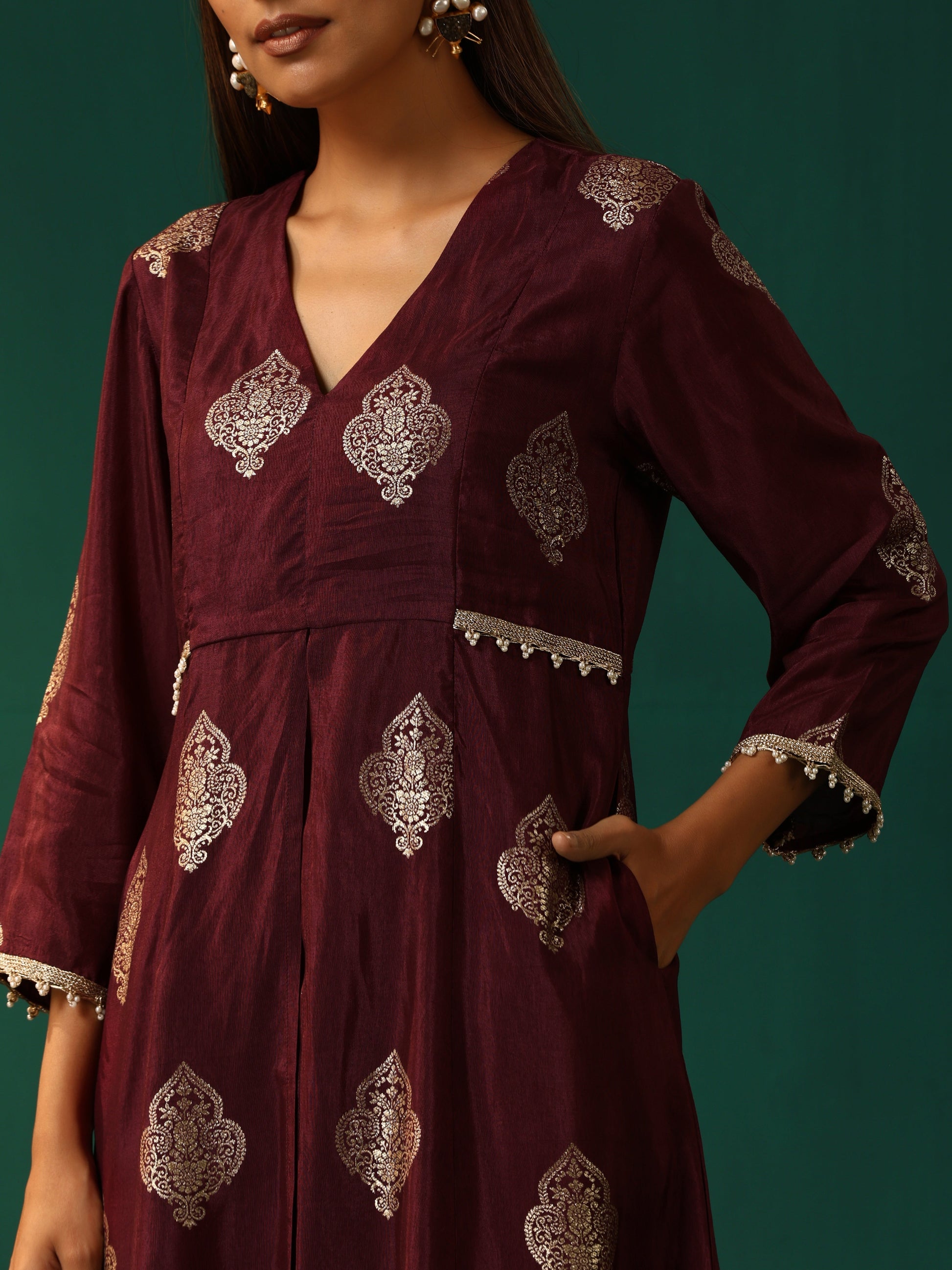 trueBrowns Wine Geometric Viscose Silk V-Neck Front Slit Kurta Pant Set 