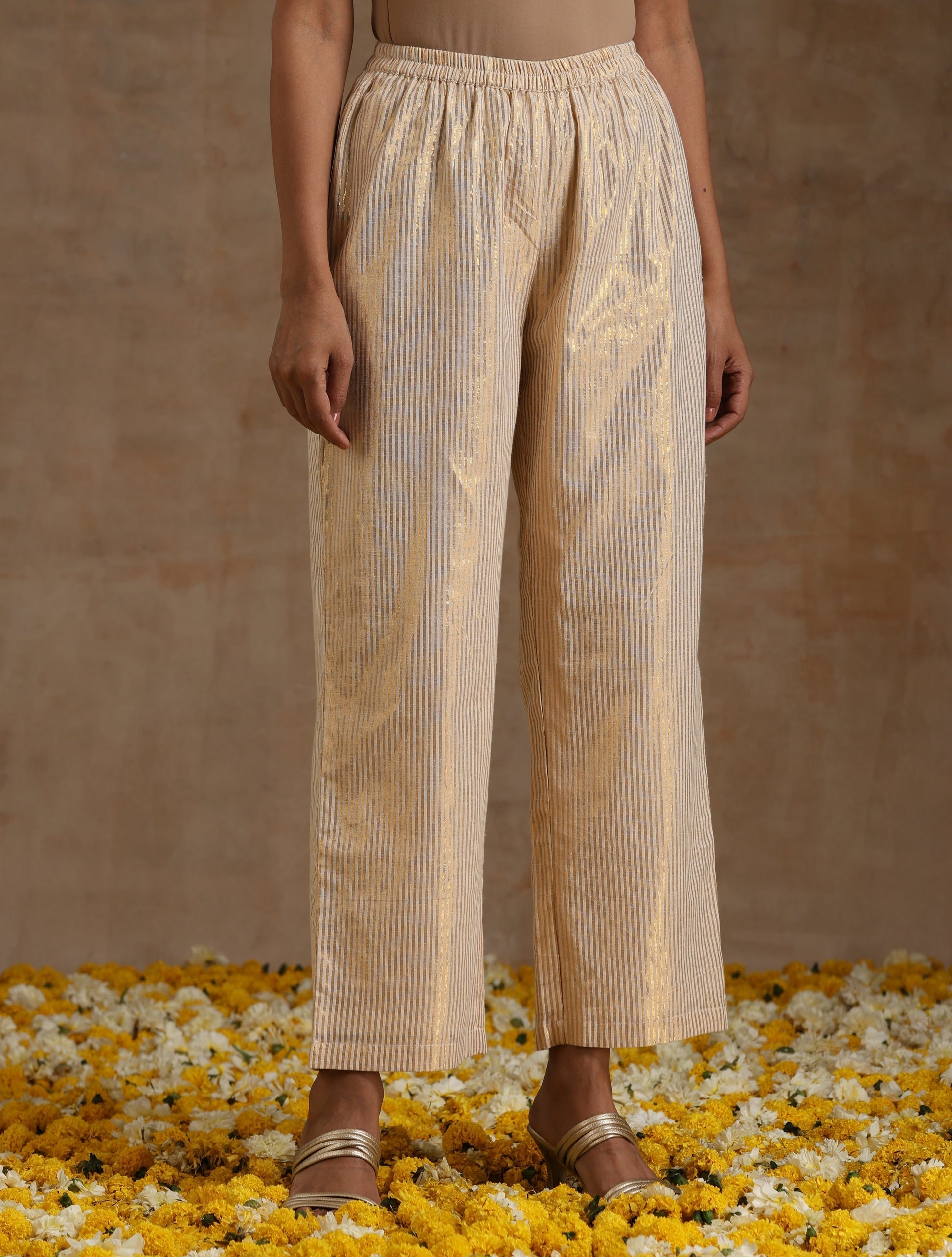 trueBrowns Ivory Gold Cotton Neck Pleat Kurta Set 