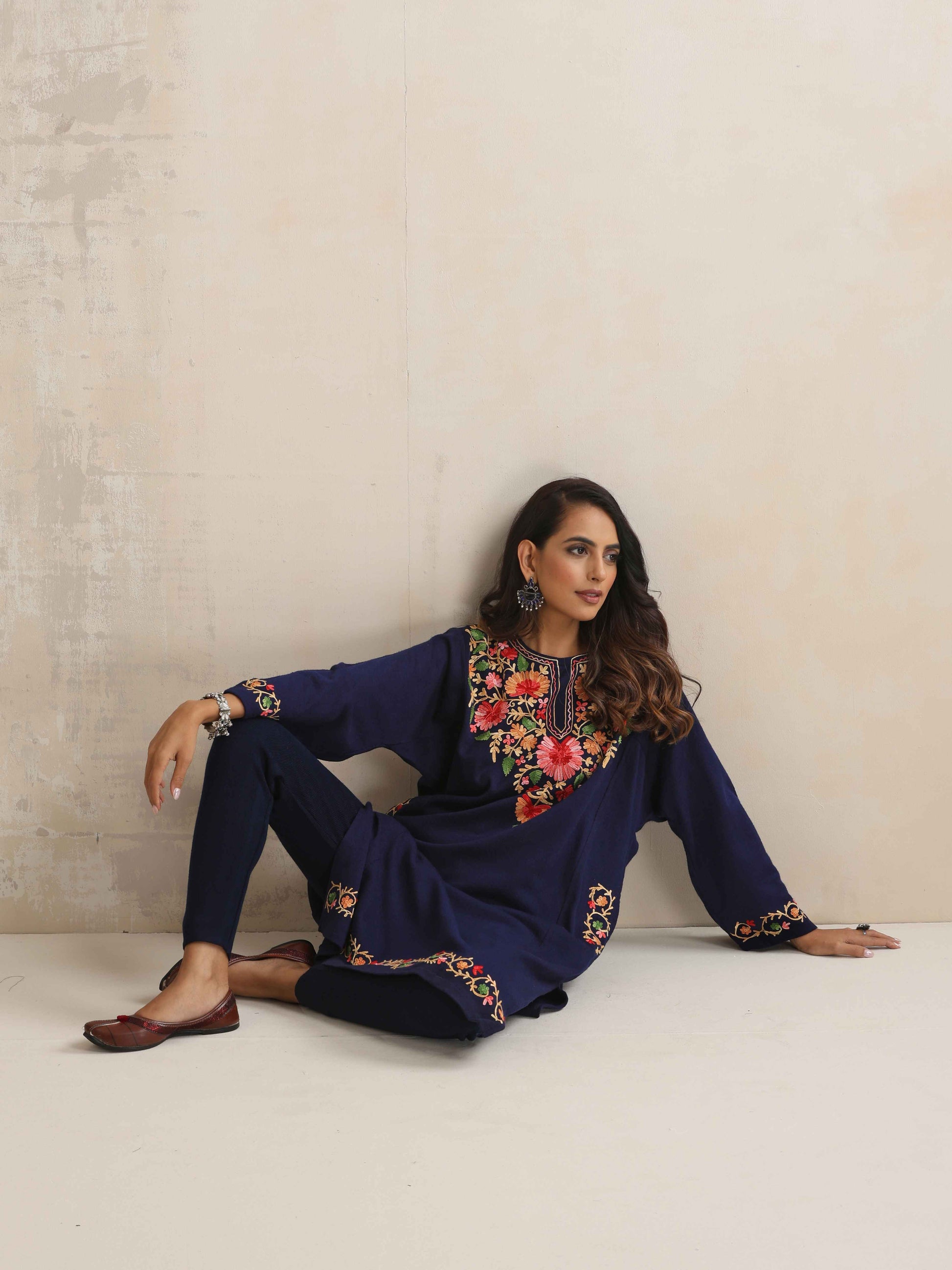 trueBrowns Navy Woollen Leggings | Swadesiicart