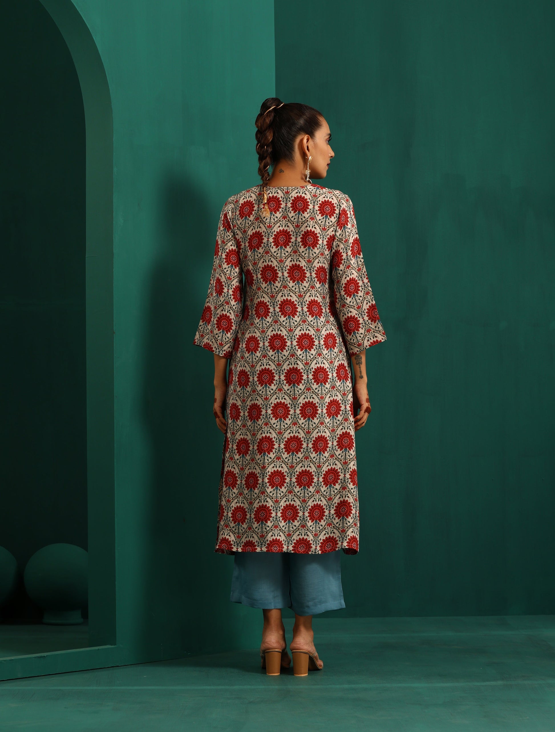 trueBrowns Ivory Red Circle Floral Muslin Silk Printed V-Neck Kurta Pant Set 