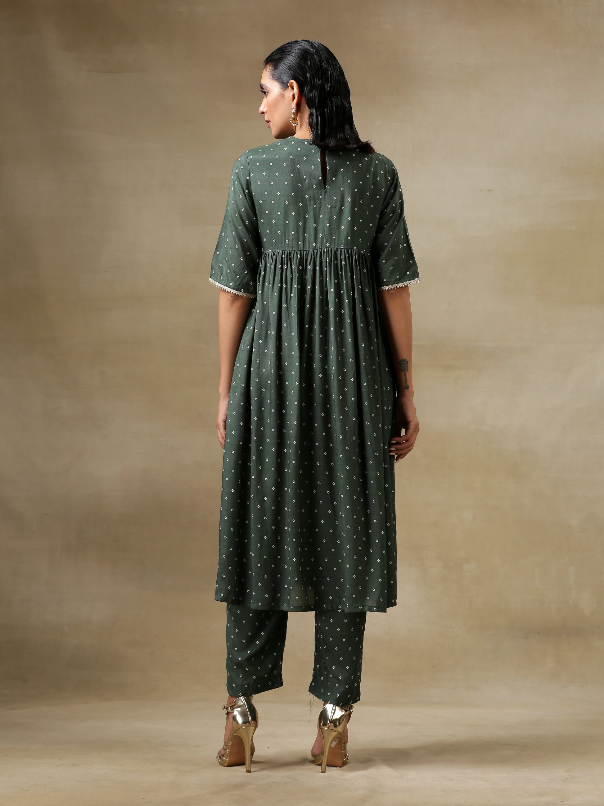 trueBrowns Dark Green Bandhani Printed Silk Side Gathered Kurta Pant Set 