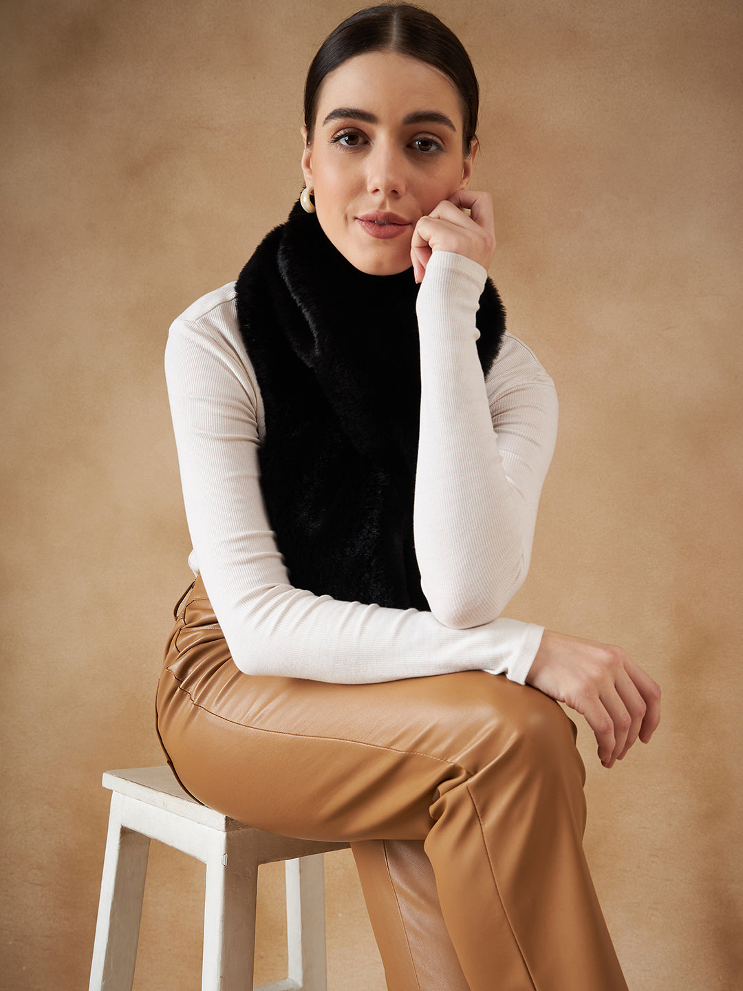 InWeave Women's Black Faux Fur Neck Warmer 