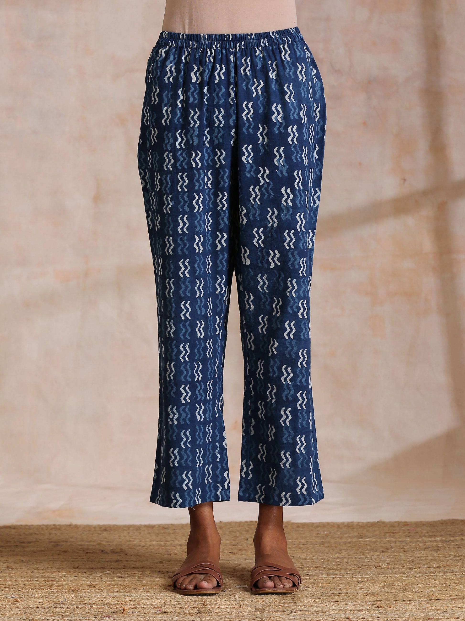 trueBrowns Indigo Dabu Floral Print Cotton Kurta Pant Set 