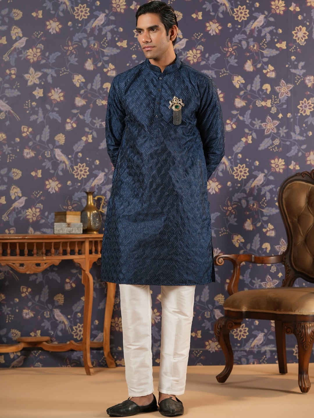 House of Pataudi Ethnic Motifs Embroidered Mandarin Collar Straight Kurta With Trouser
