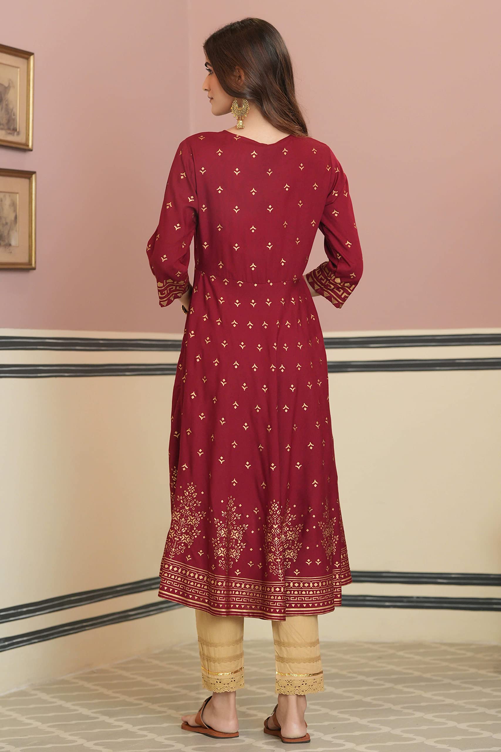 Juniper Women's Maroon Ethnic Motif Printed Rayon Kurta With Sequins