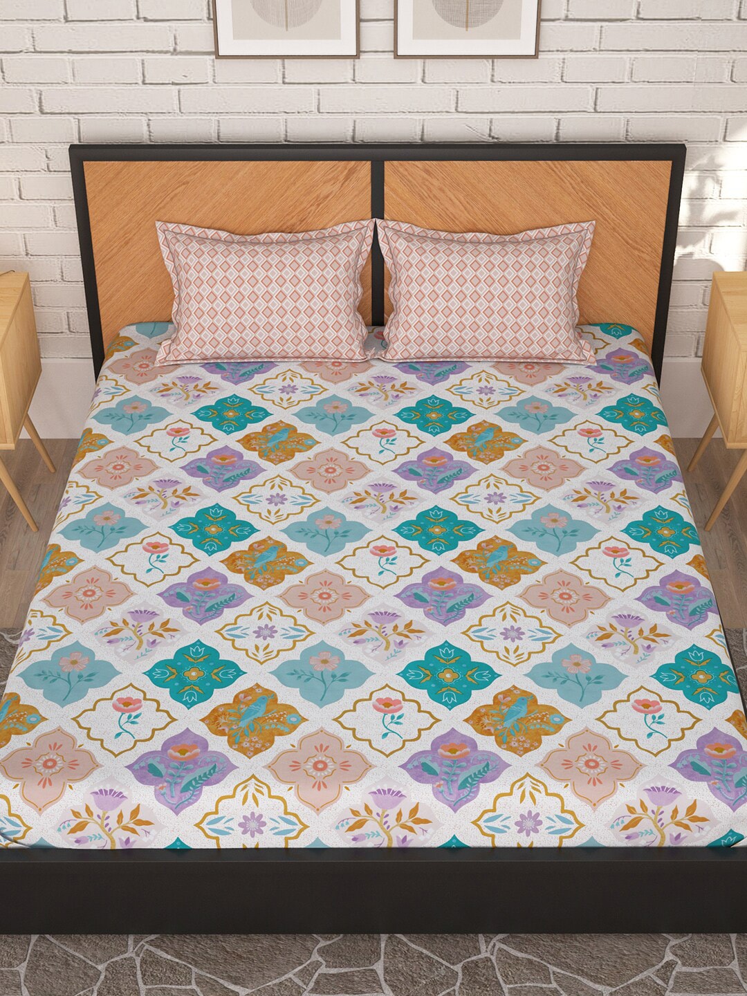 Story@home White & Peach-Coloured 180 TC Queen Bedsheet With 2 Pillow Covers 