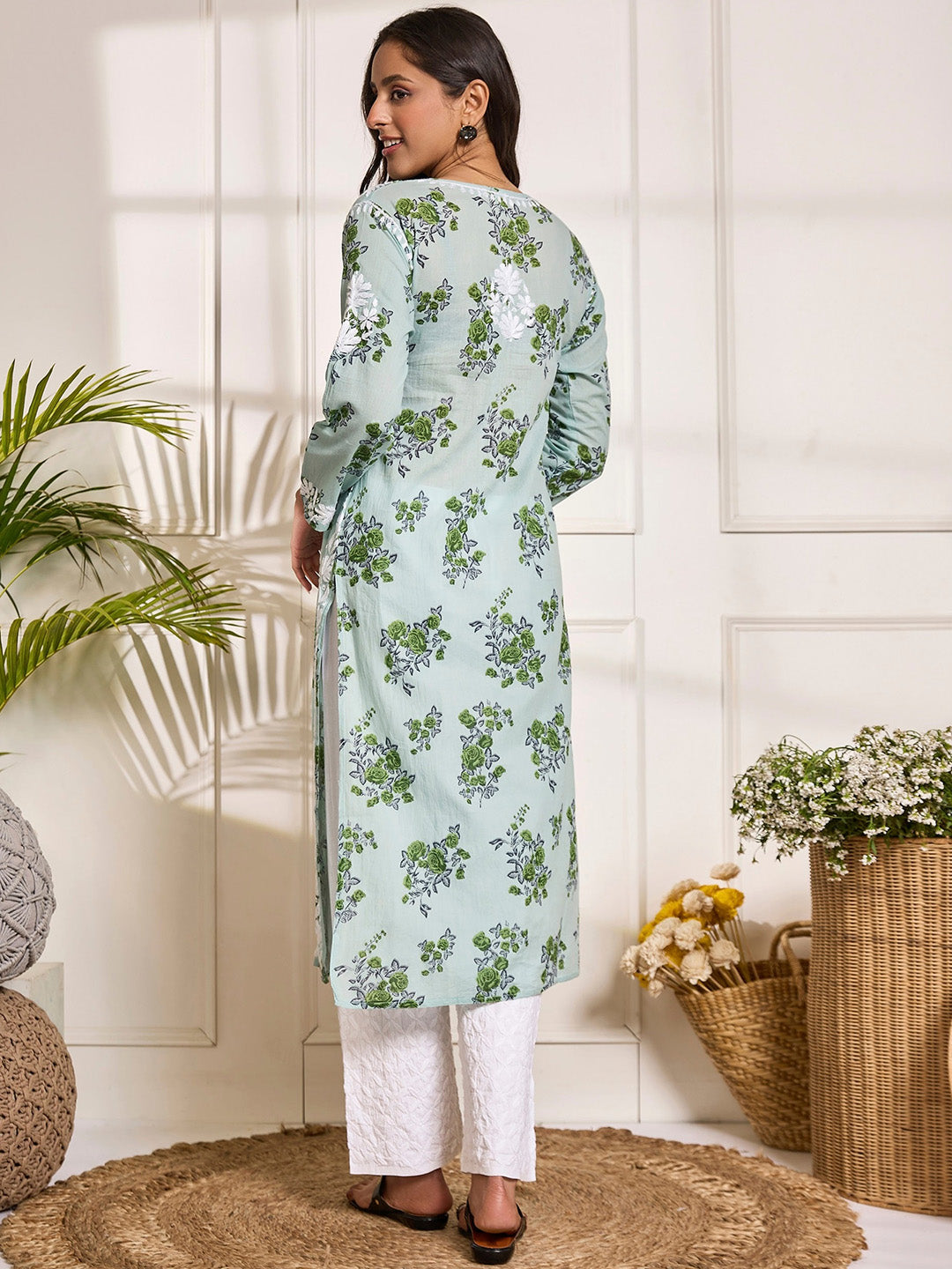 HOUSE OF KARI Floral Embroidered Chikankari Pure Cotton Kurta 