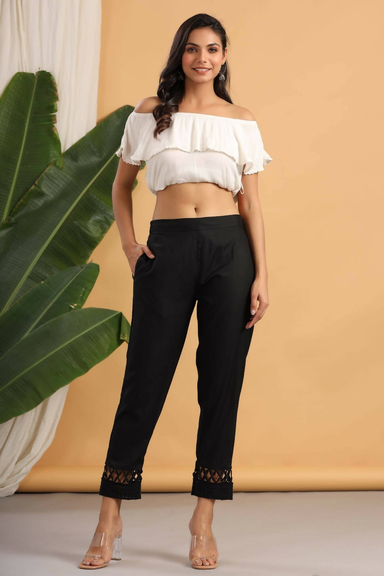 Juniper Women Black Rayon Solid Slim Fit Pant/Slim Pant 