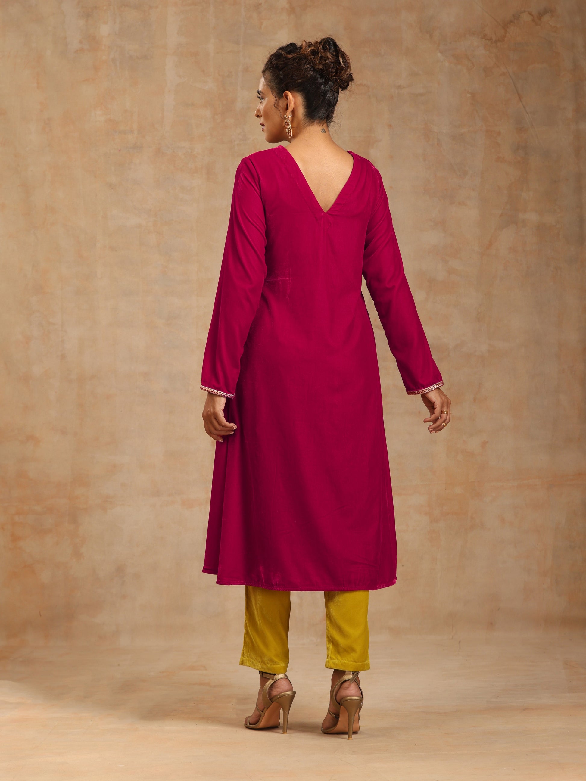 trueBrowns Rani Pink Velvet Embroidered Kurta 