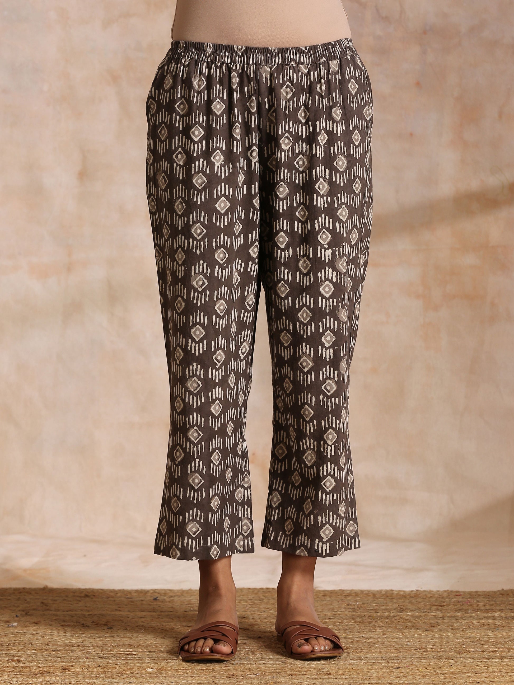 trueBrowns Clay Dabu Buta Print Cotton Front Neck Gathered Kurta Pant Set 