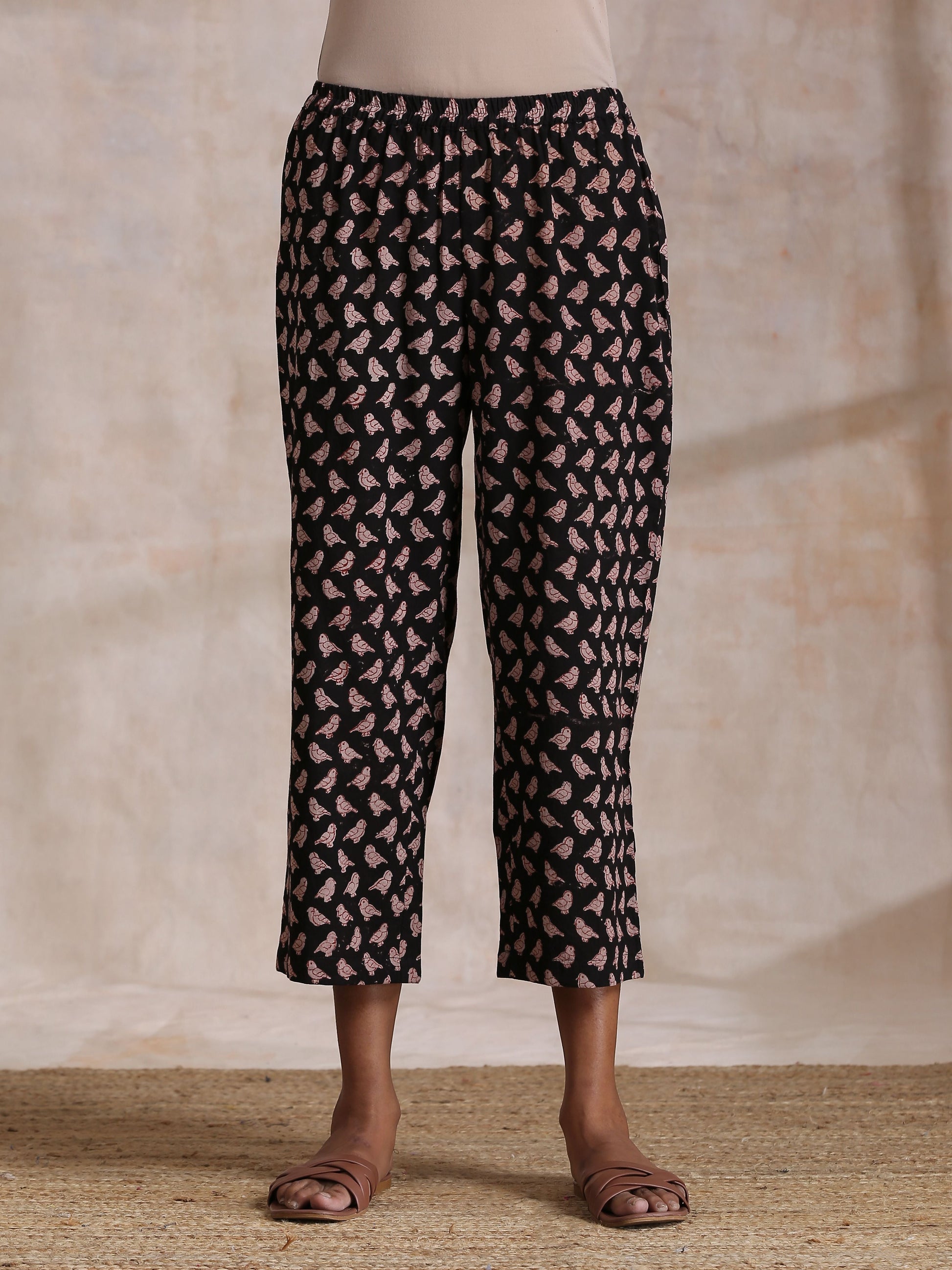 trueBrowns Black Bird Bagru Print Cotton Sleeveless Kurta Pant Set 