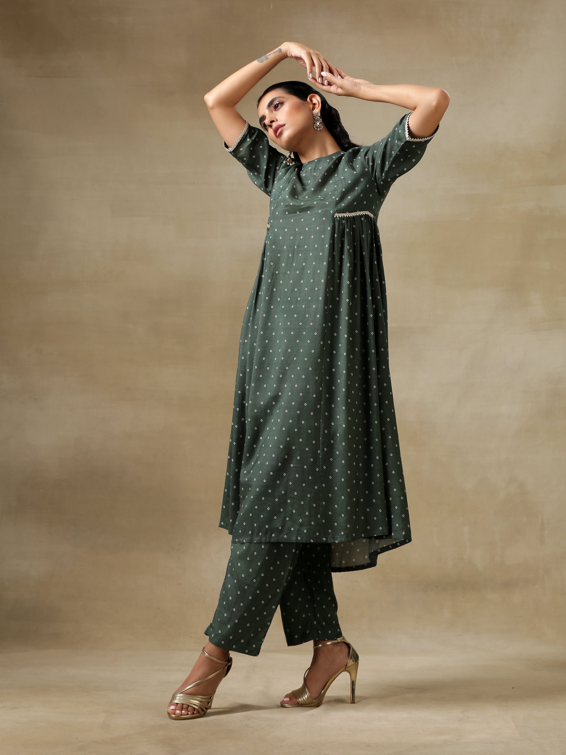 trueBrowns Dark Green Bandhani Printed Silk Side Gathered Kurta Pant Set 
