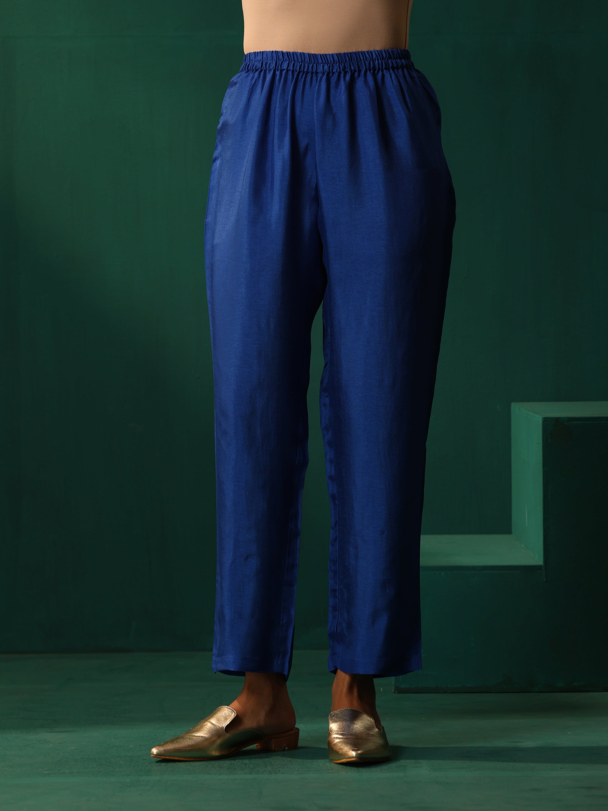 trueBrowns Royal Blue Geometric Floral Viscose Silk Side Gathered Kurta Pant Set 