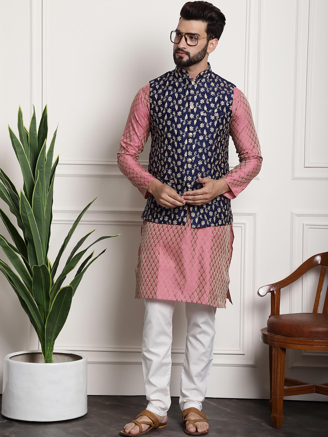 Sojanya Men Pink Ethnic Motifs Kurta with Pyjamas & Nehru Jacket 