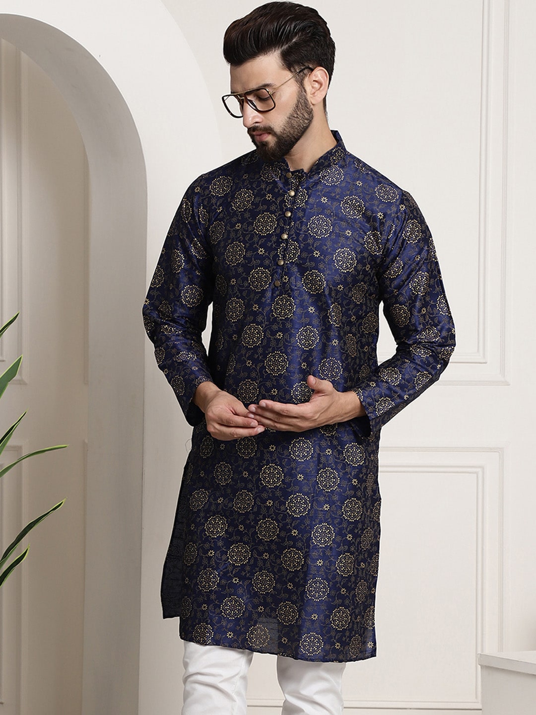 Sojanya Men Navy Blue & Golden Ethnic Motifs Printed Indigo Kurta 