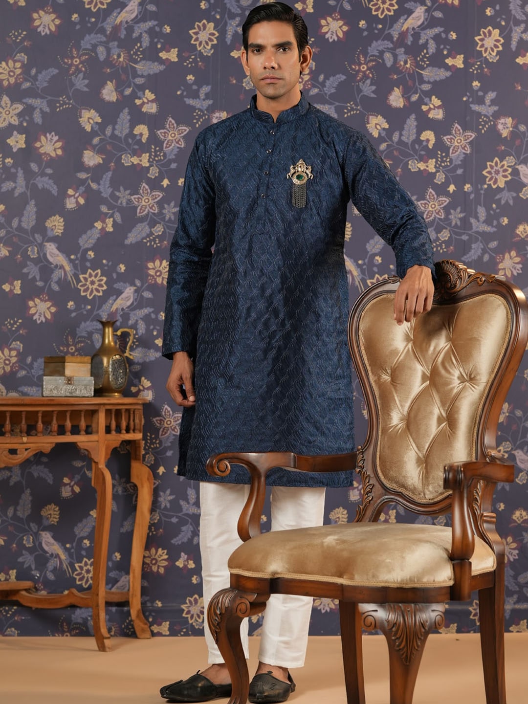 House of Pataudi Ethnic Motifs Embroidered Mandarin Collar Straight Kurta With Trouser