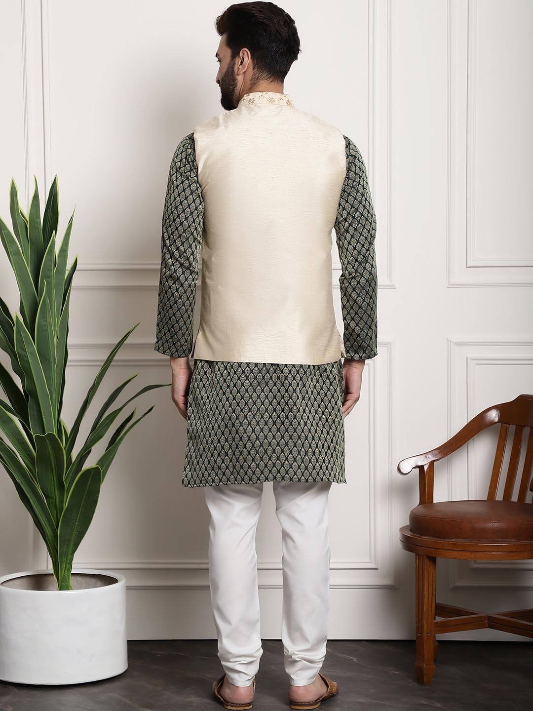 Sojanya Men Green Ethnic Motifs Kurta with Churidar with Nehru Jacket 