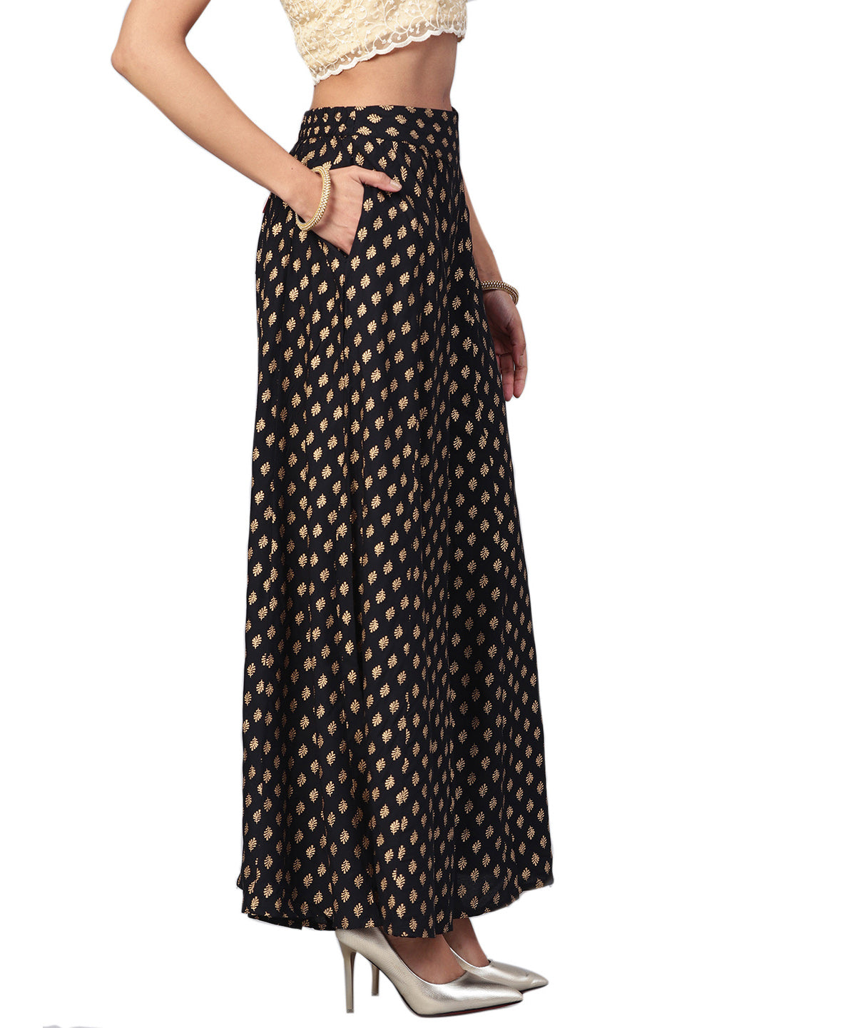 Juniper Women Black Rayon Printed Flared Palazzo 