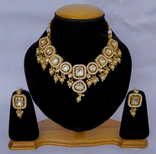 Joban Fashion Hand Made High Quality Gold Plated Base Metal Alloy Kundan Stone Studded Kundan Jewellery Set