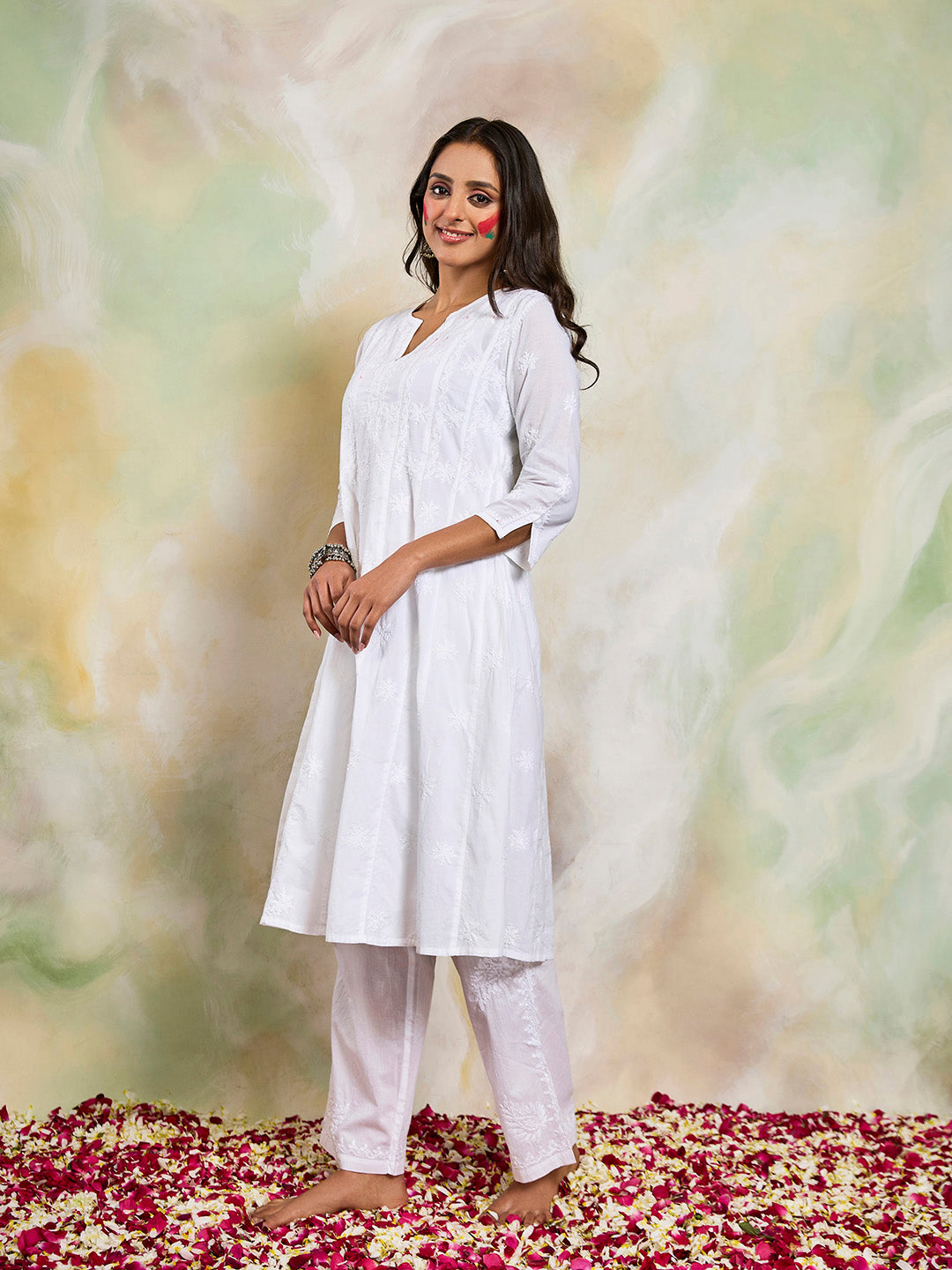 HOUSE OF KARI Women Notch Neck Floral Embroidered Chikankari Shadow Work Cotton Kurta 