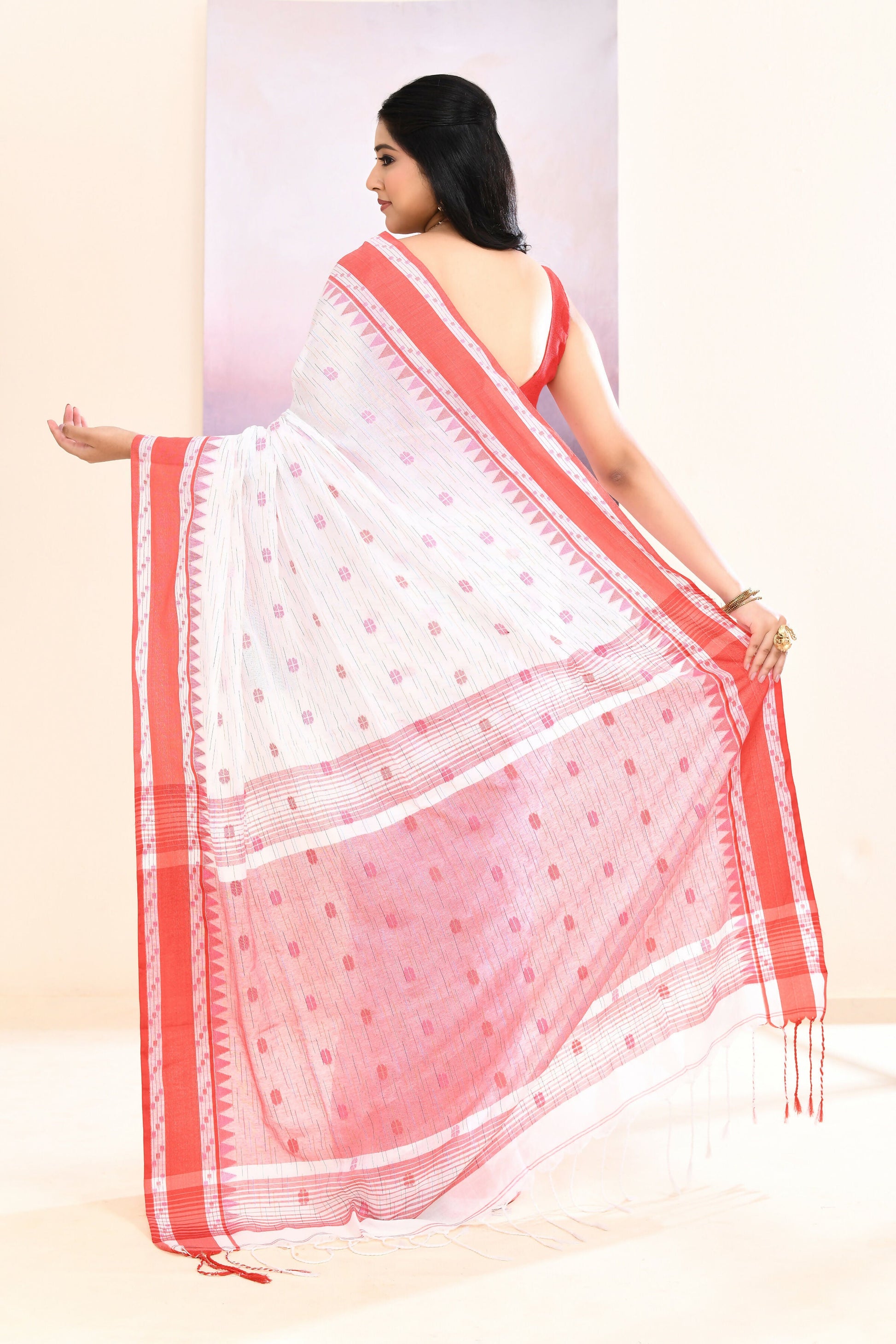 Piyari Fashion Women's White Embellished Cotton Saree
