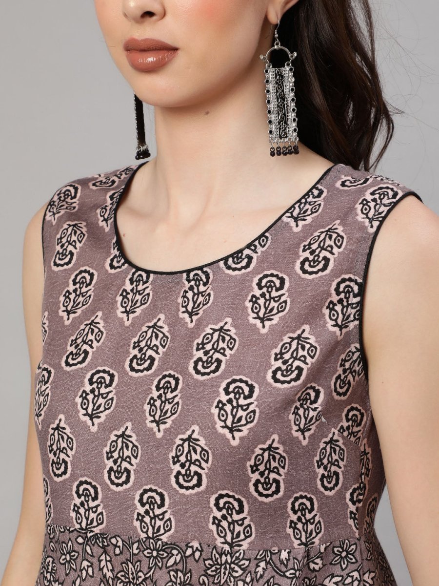 Aks Floral Printed Round Neck Anarkali Kurta & Salwar