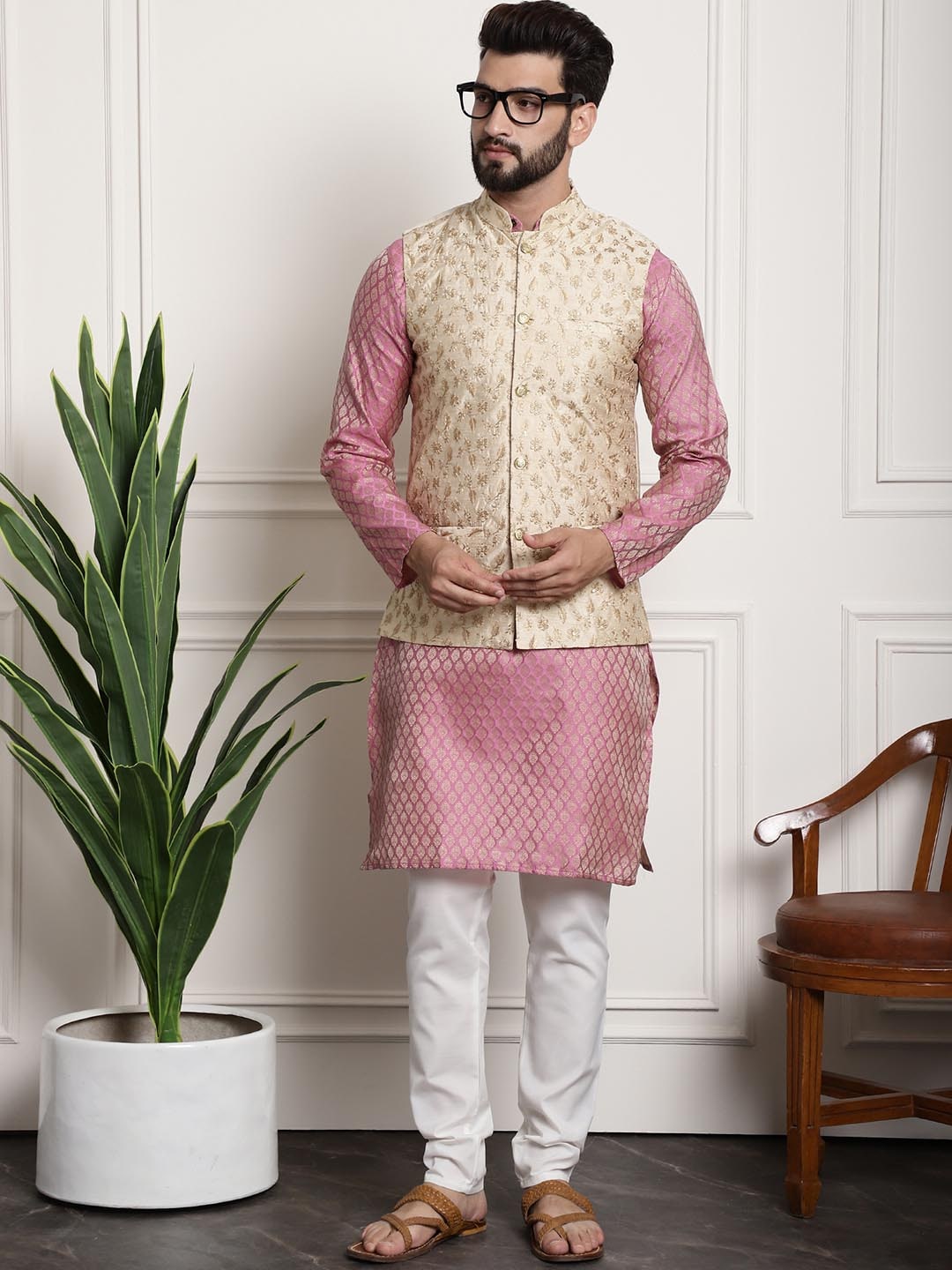 Sojanya Men Pink Ethnic Motifs Kurta with Pyjamas & Nehru Jacket 