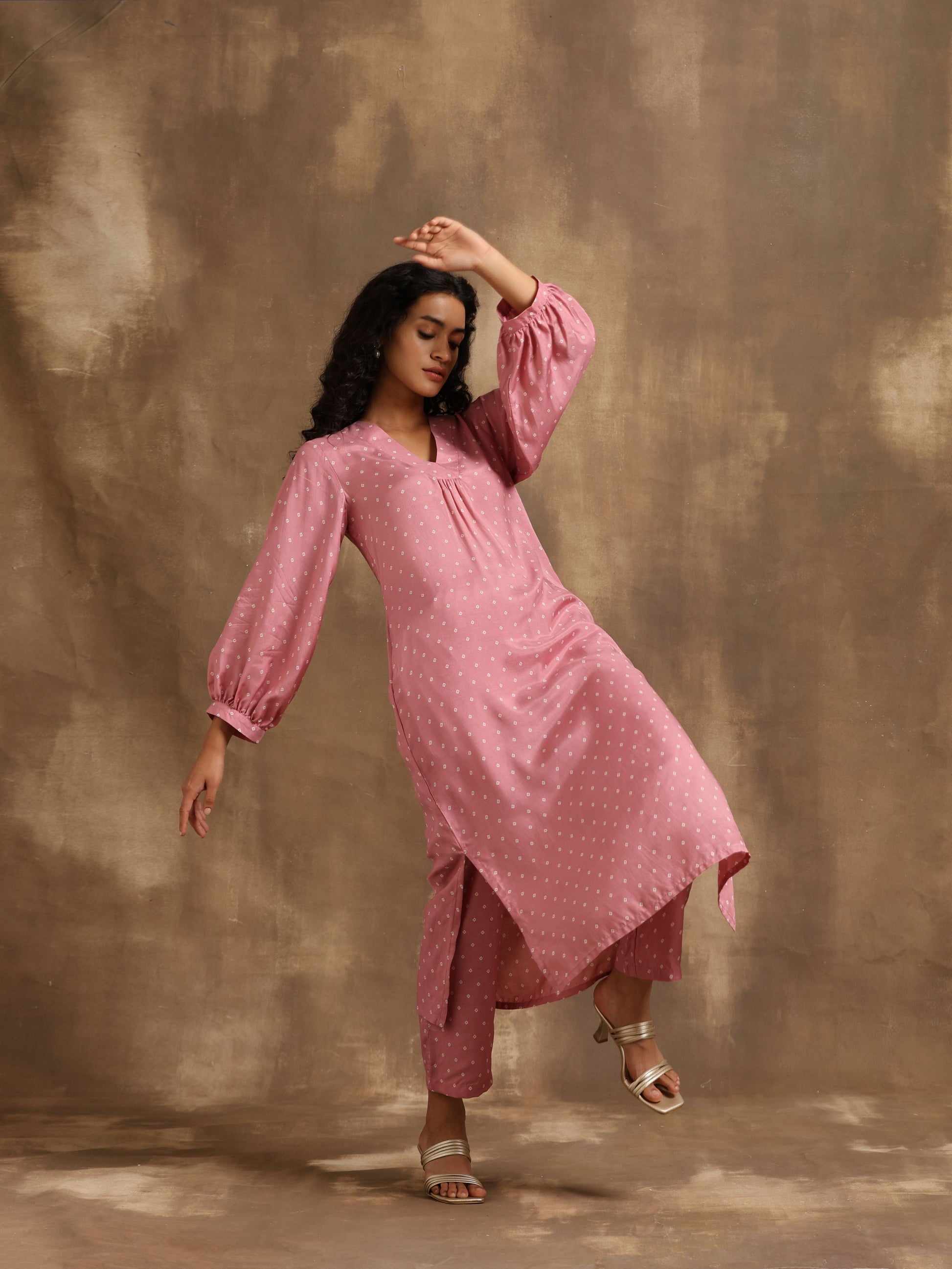 trueBrowns Light Mauve Bandhani Printed Silk Kurta Pant Set 