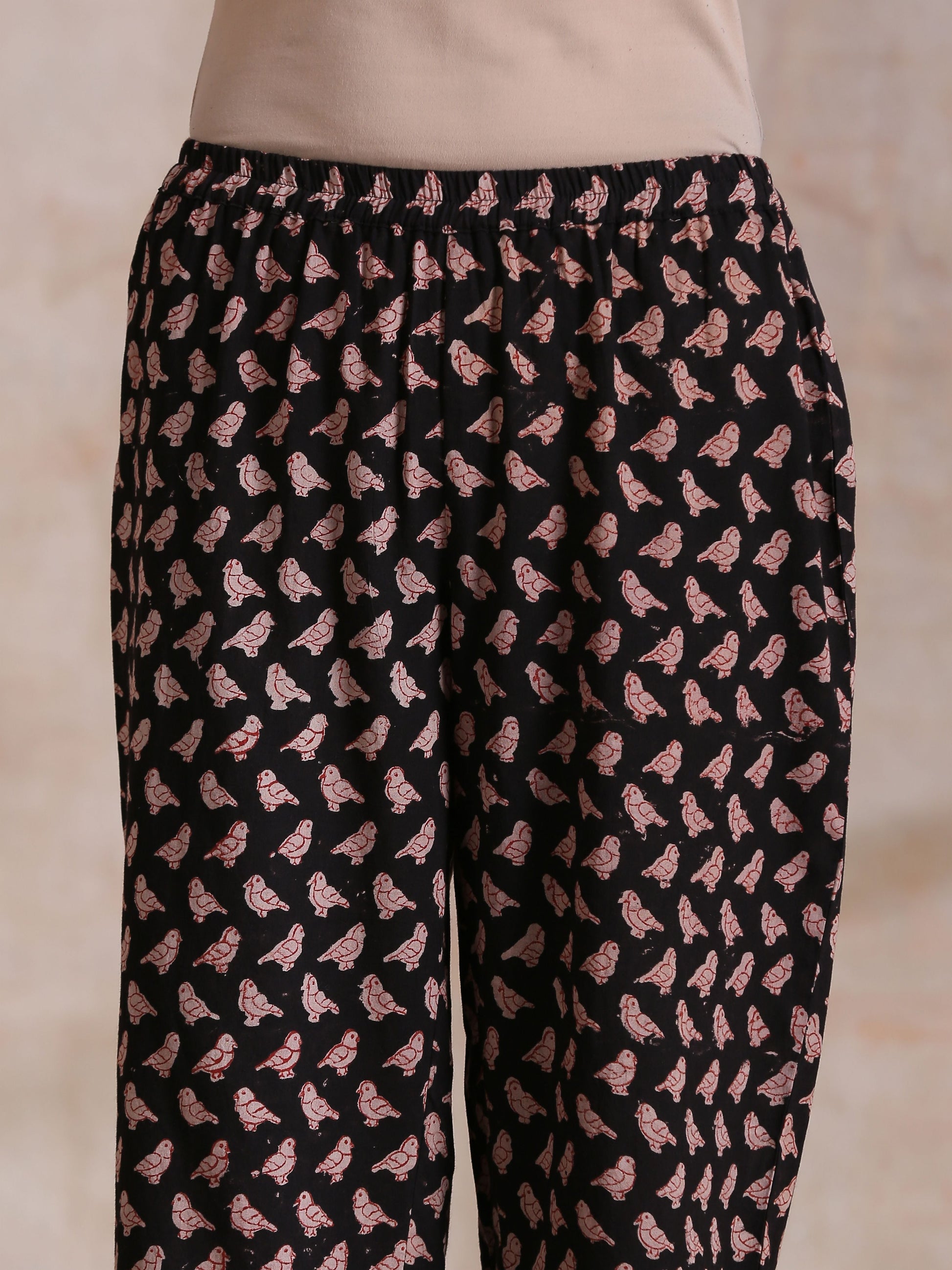 trueBrowns Black Bird Bagru Print Cotton Sleeveless Kurta Pant Set 
