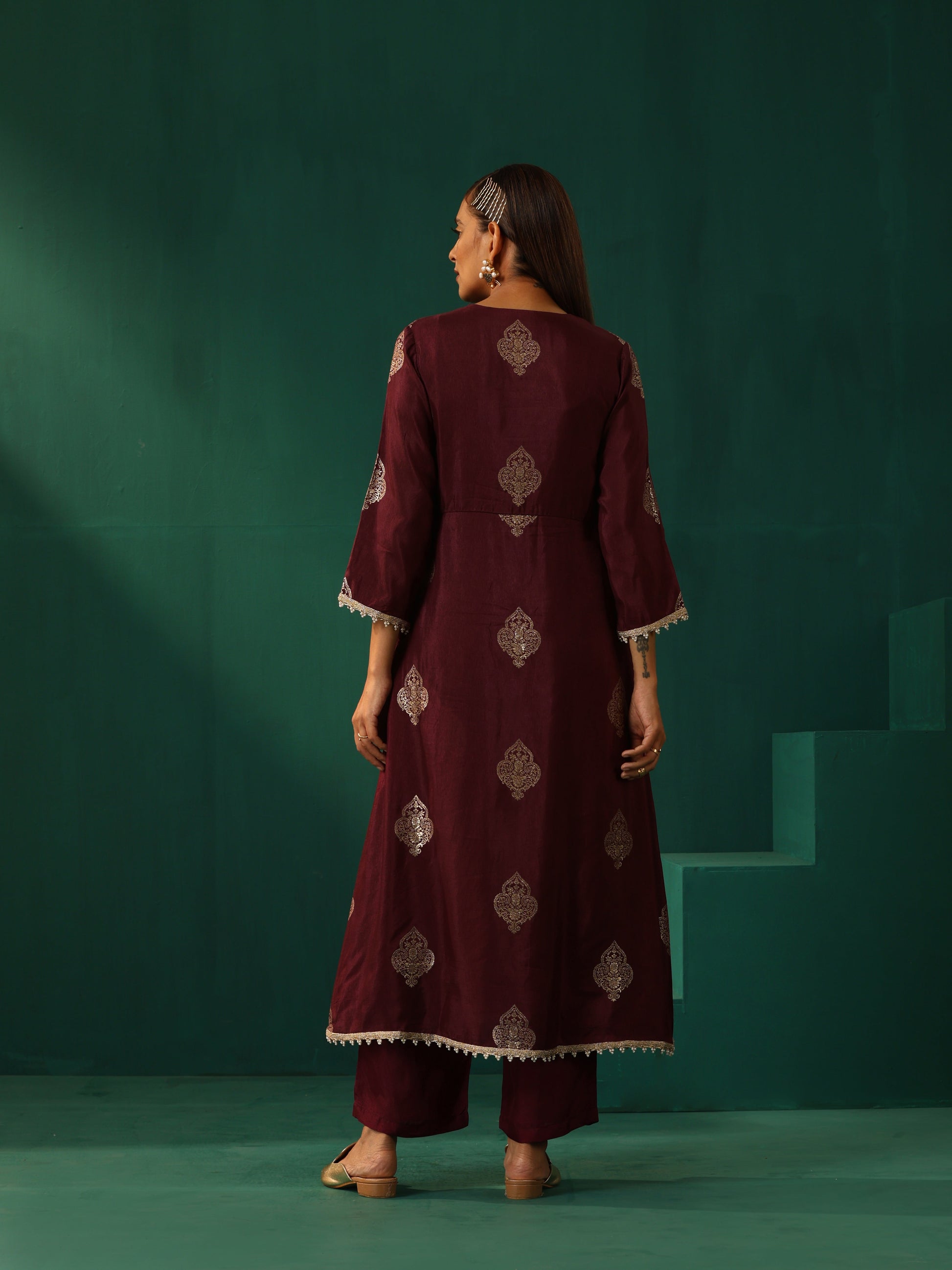 trueBrowns Wine Geometric Viscose Silk V-Neck Front Slit Kurta Pant Set 