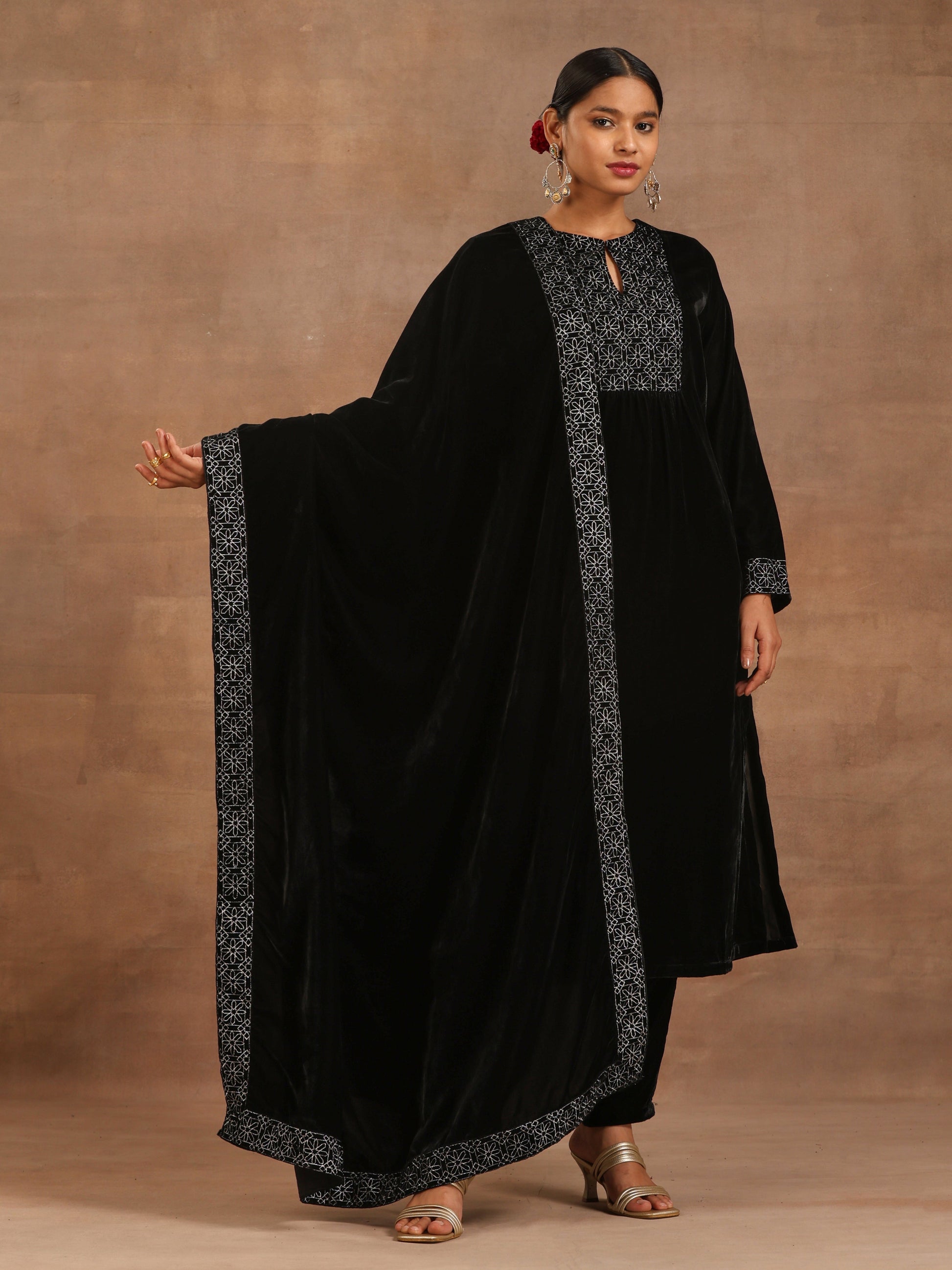 trueBrowns Black Velvet Embroidered Kurta 