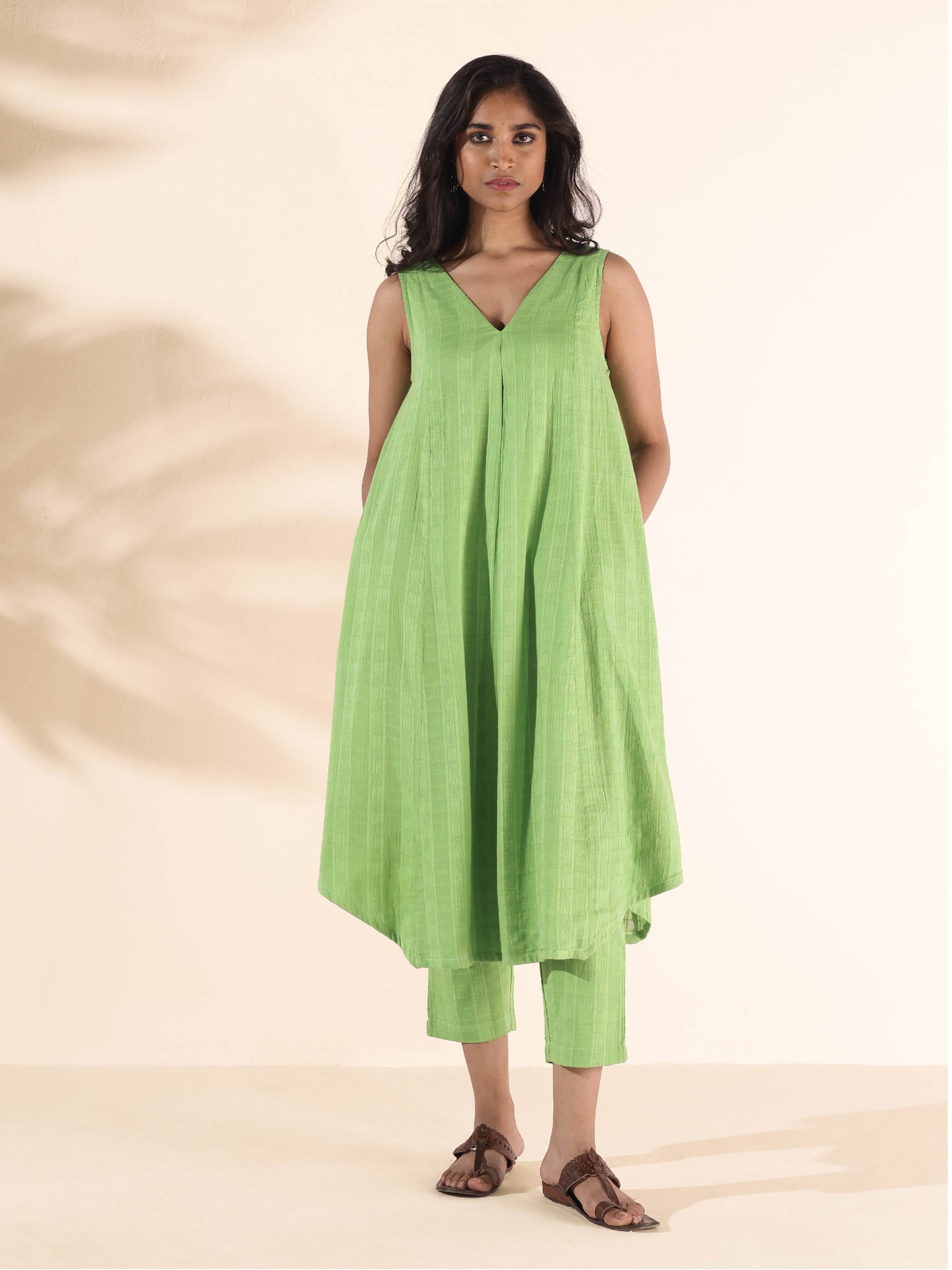 trueBrowns Green Cotton Dobby Sleeveless Kurta Pant Set 