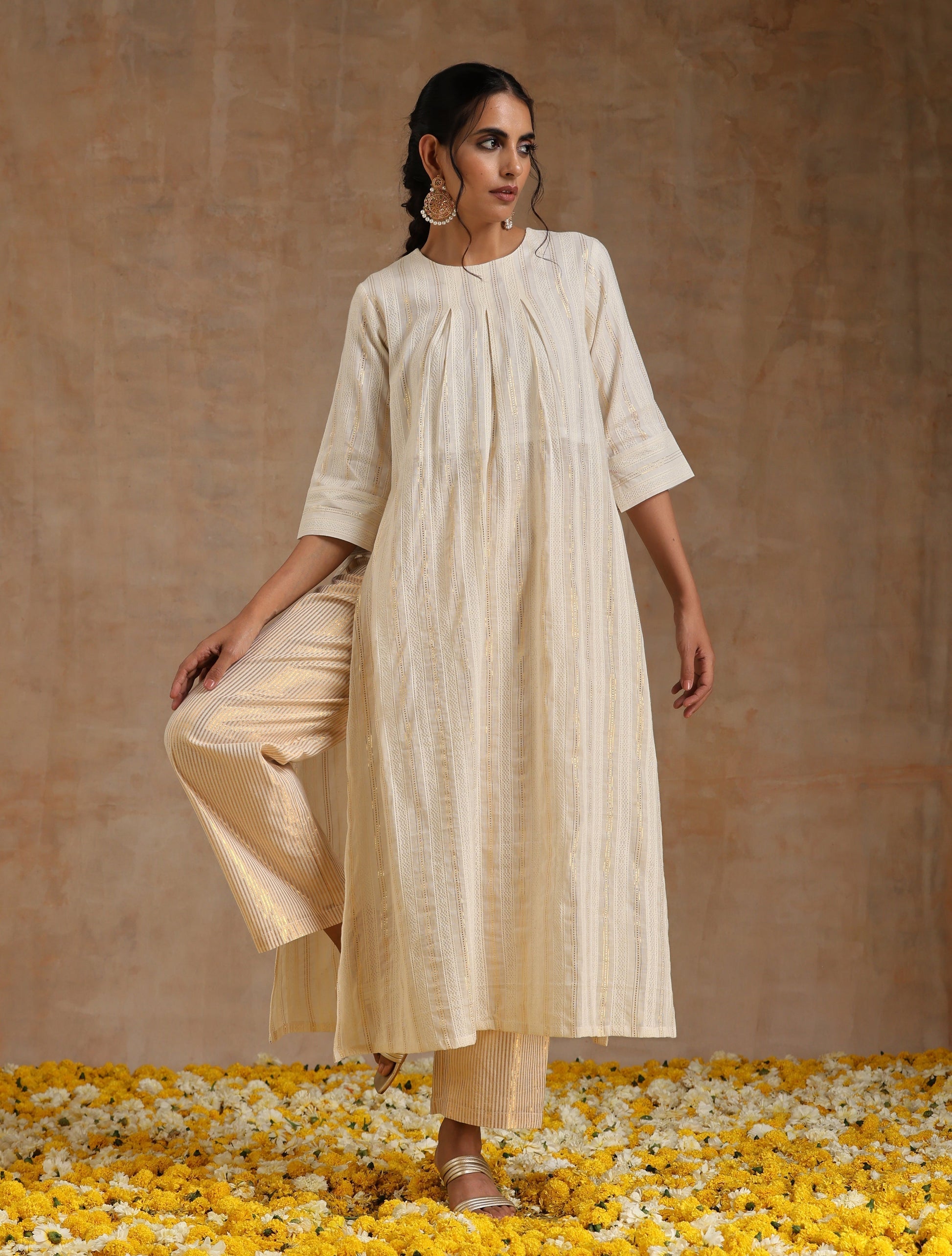 trueBrowns Ivory Gold Cotton Neck Pleat Kurta Set 
